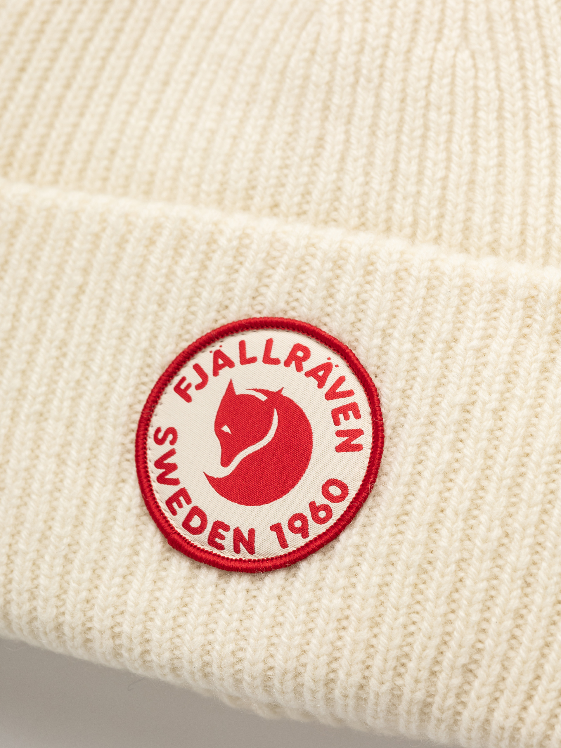 Шапка с козирка Fjallraven 1960 Logo (chalk white)