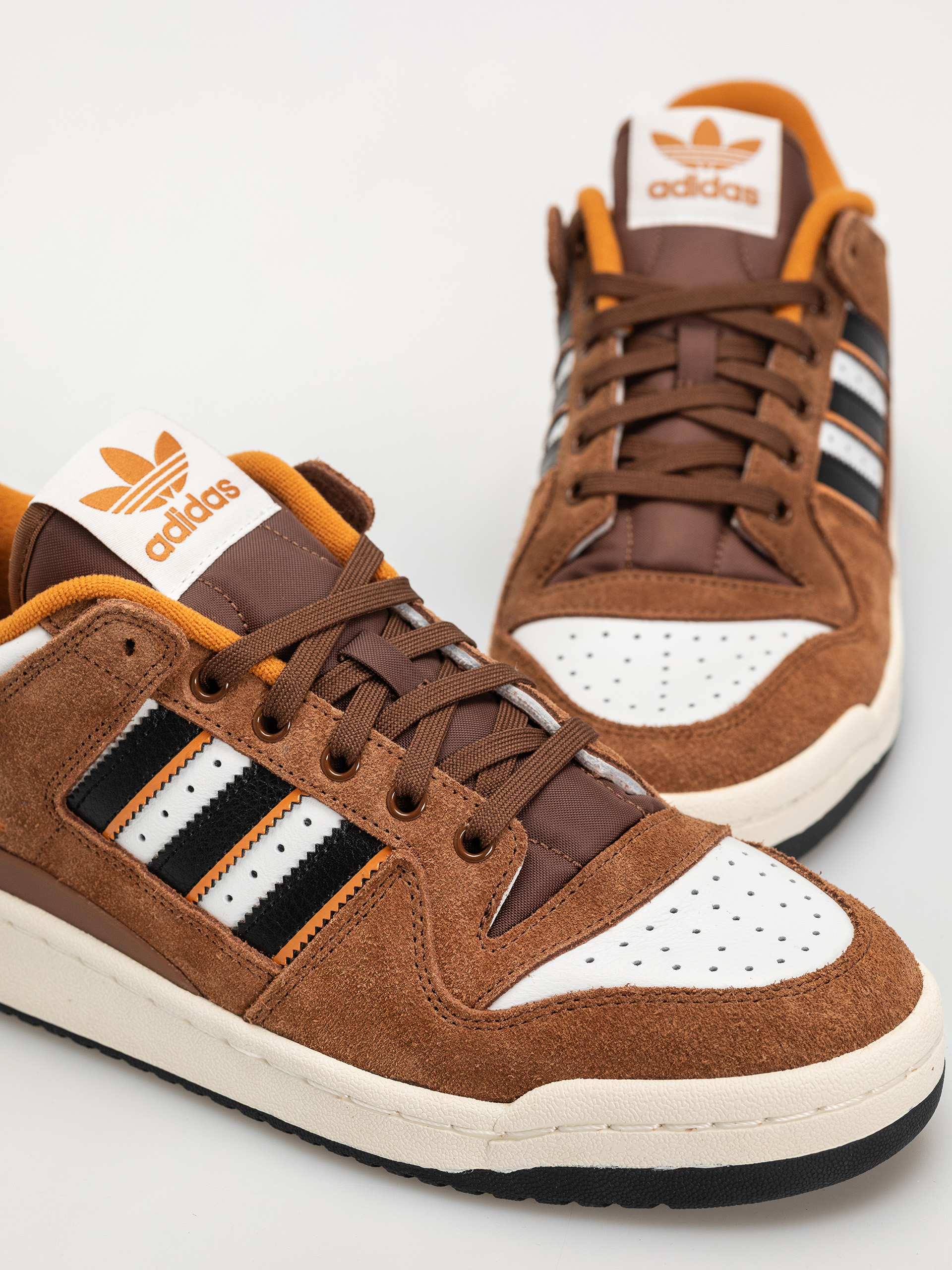 Обувки adidas Forum 84 Low Adv (crywht/cblack/rusora)