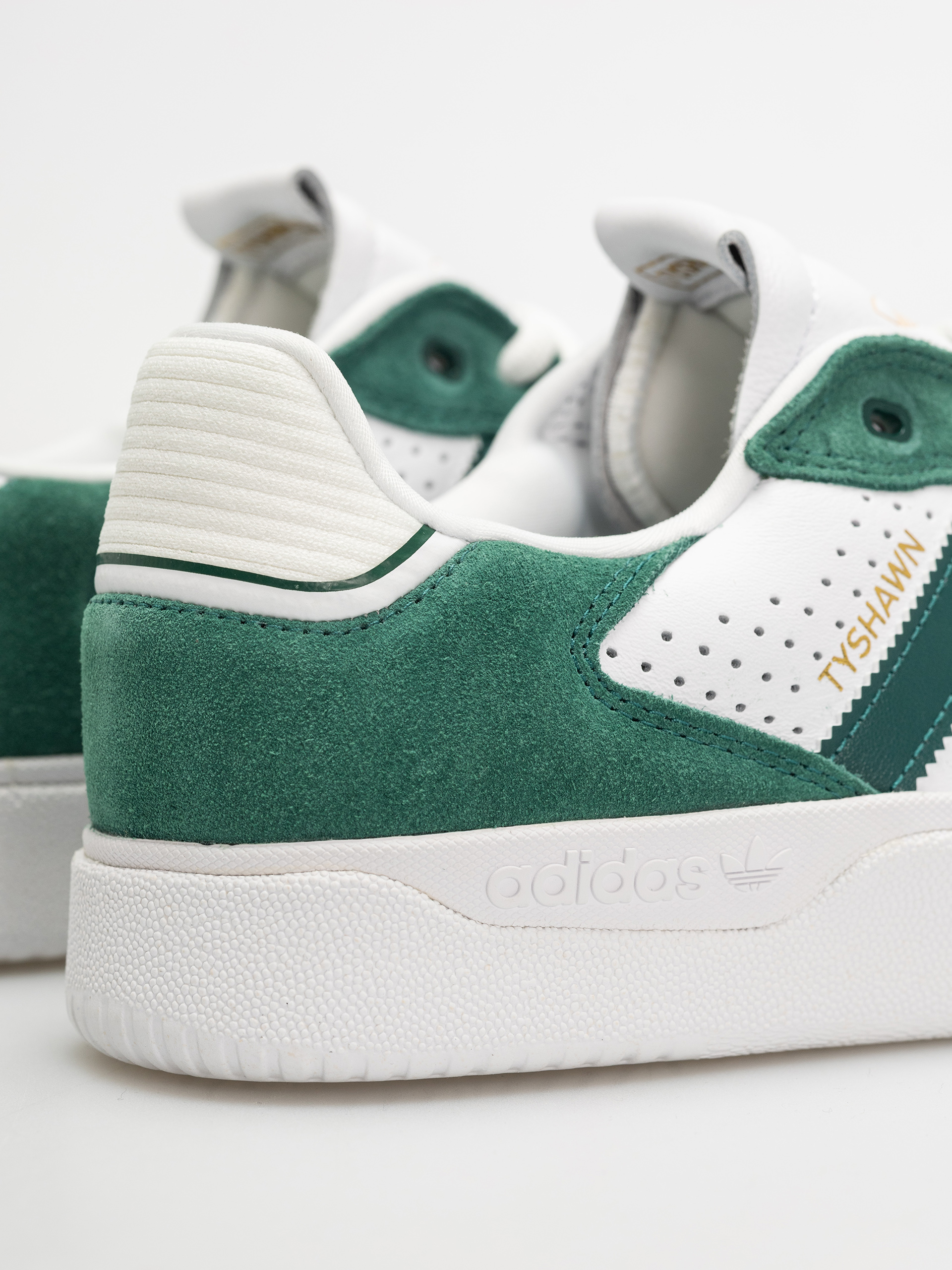 Обувки adidas Tyshawn Low (cgreen/cgreen/ftwwht)