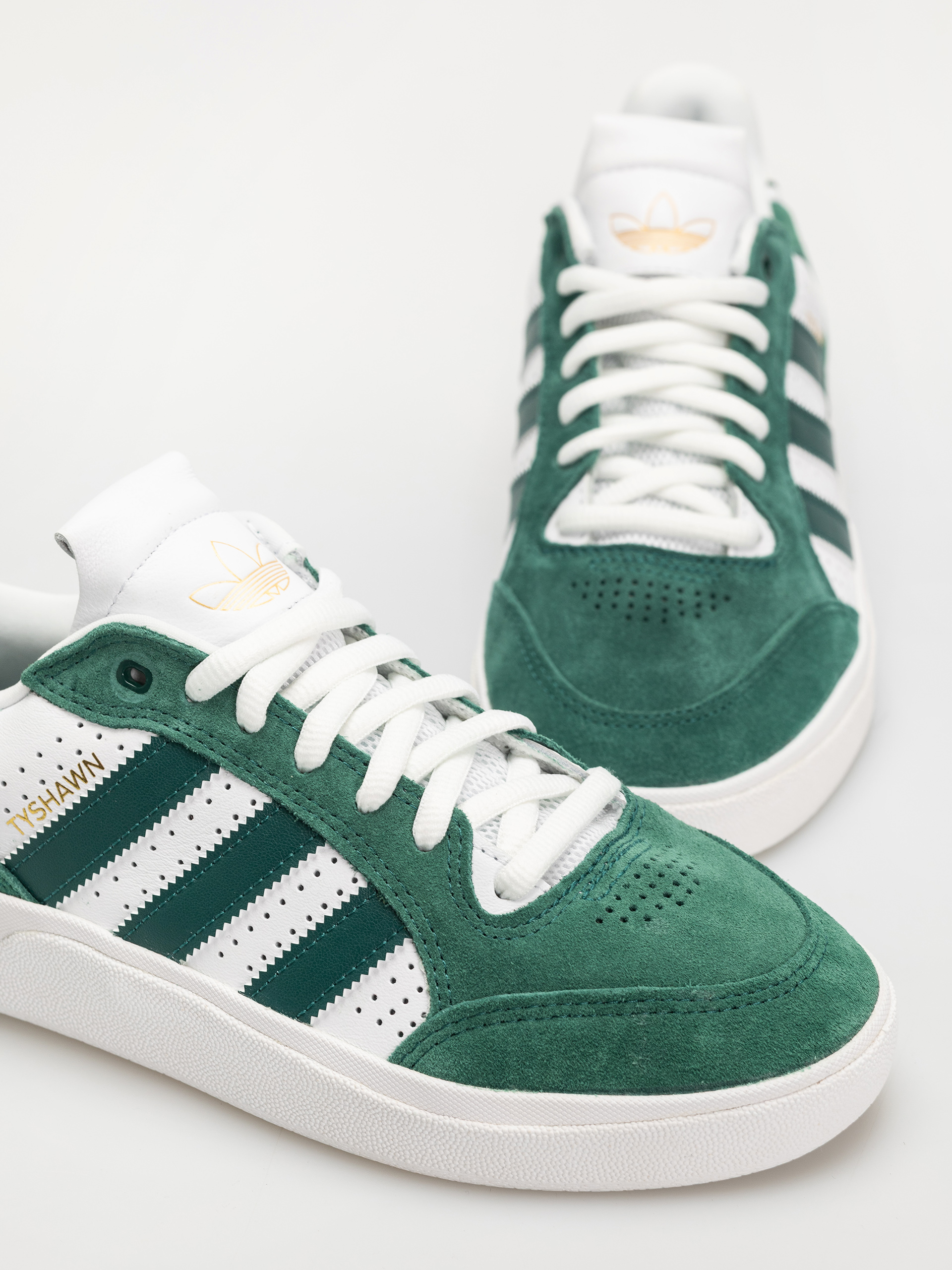 Обувки adidas Tyshawn Low (cgreen/cgreen/ftwwht)