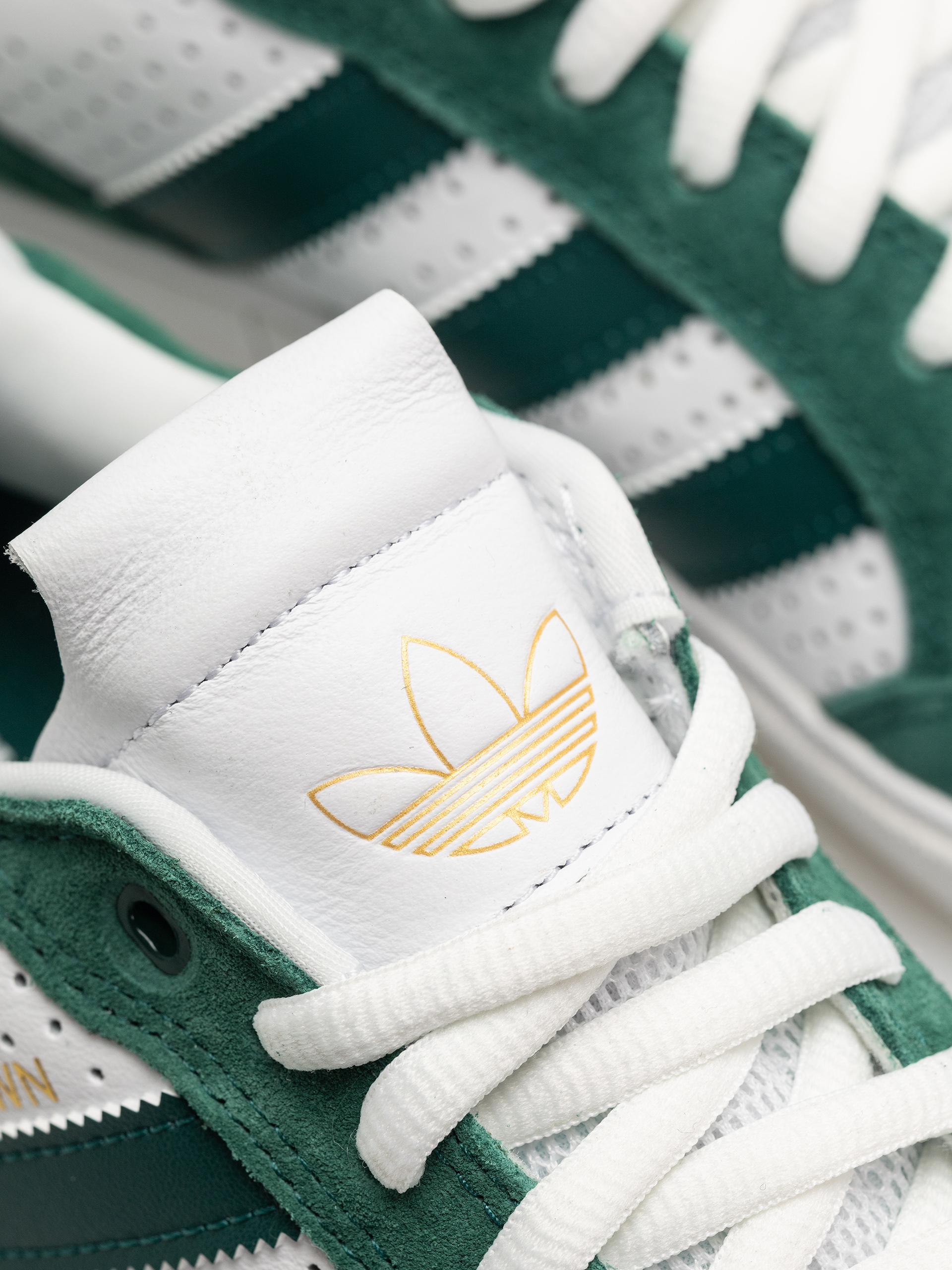 Обувки adidas Tyshawn Low (cgreen/cgreen/ftwwht)