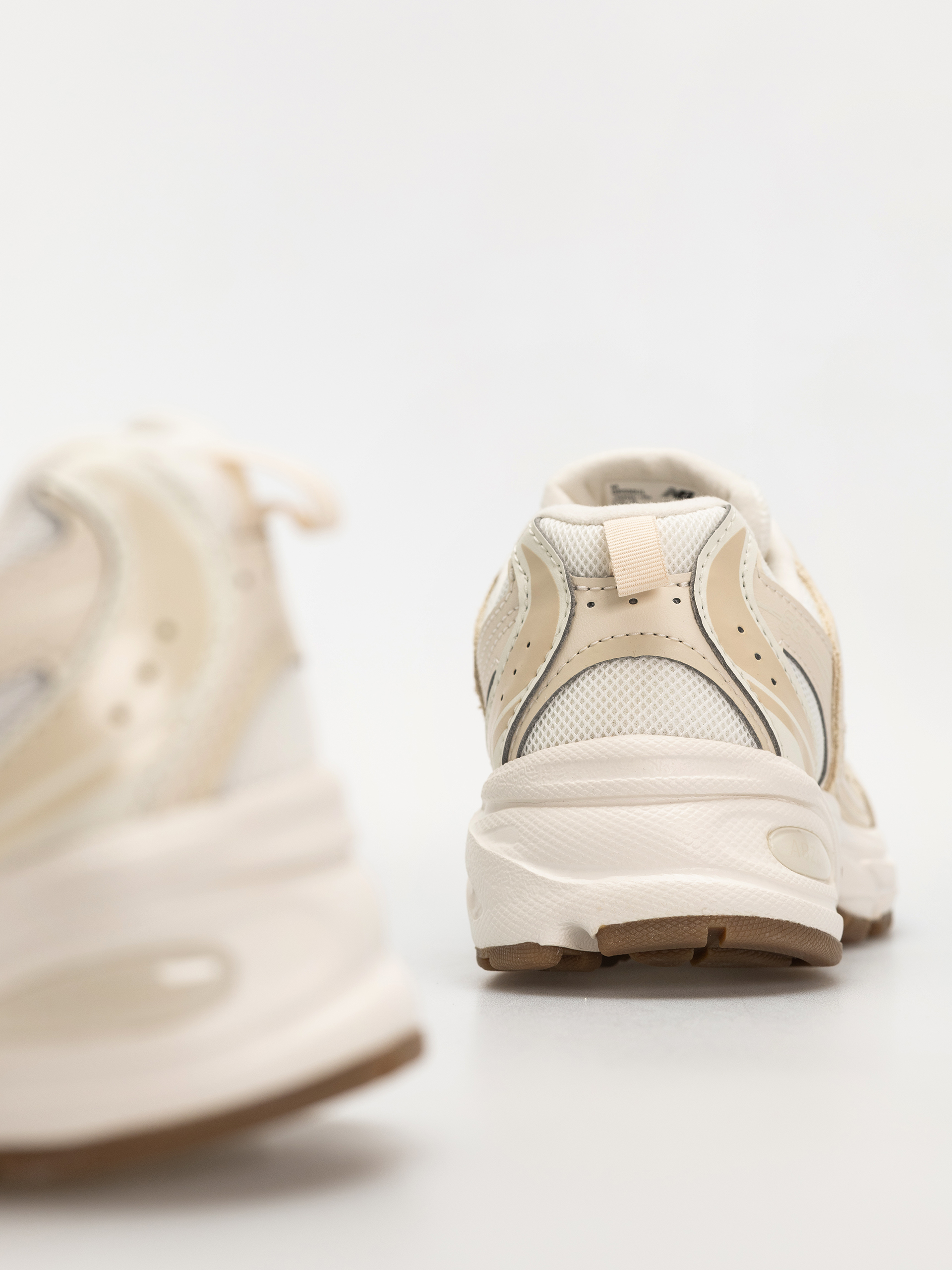 Обувки New Balance 530 JR (bisque)