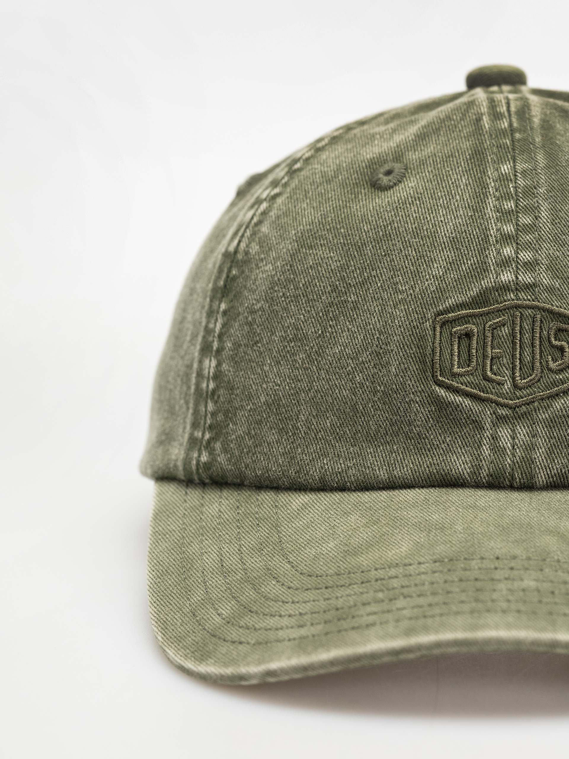 Шапка с козирка Deus Ex Machina Shield Garment Dyed Dad Cap (cypress green)