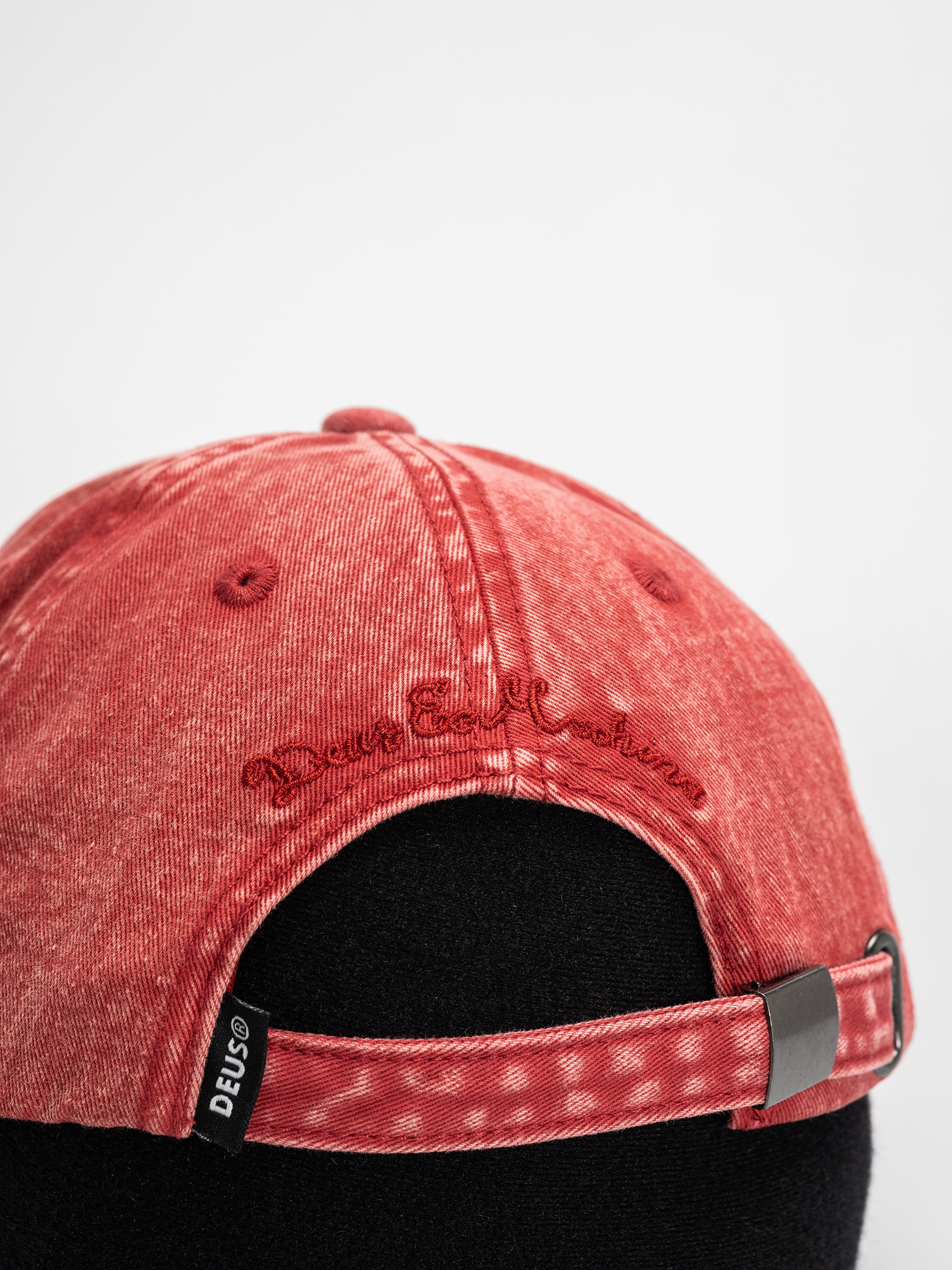 Шапка с козирка Deus Ex Machina Shield Garment Dyed Dad Cap (lava falls red)