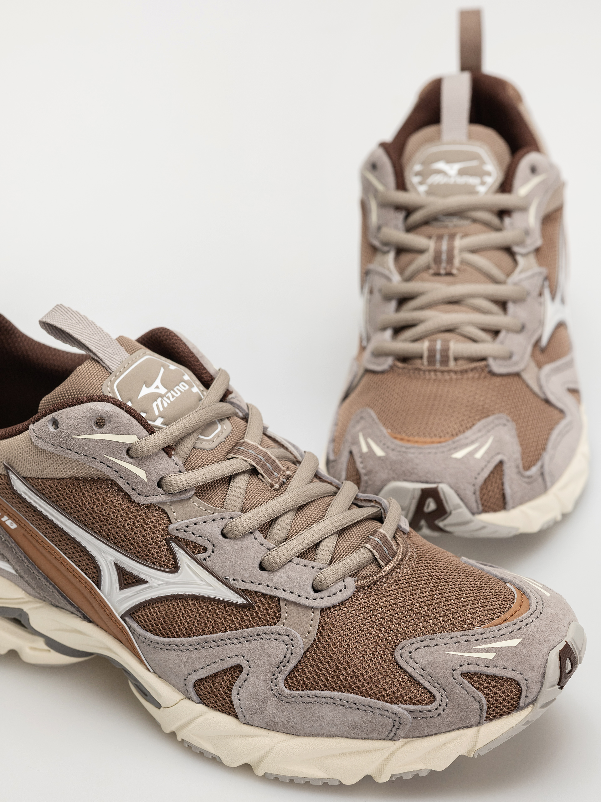 Обувки Mizuno Wave Rider 10 (fossil/white/thrush)
