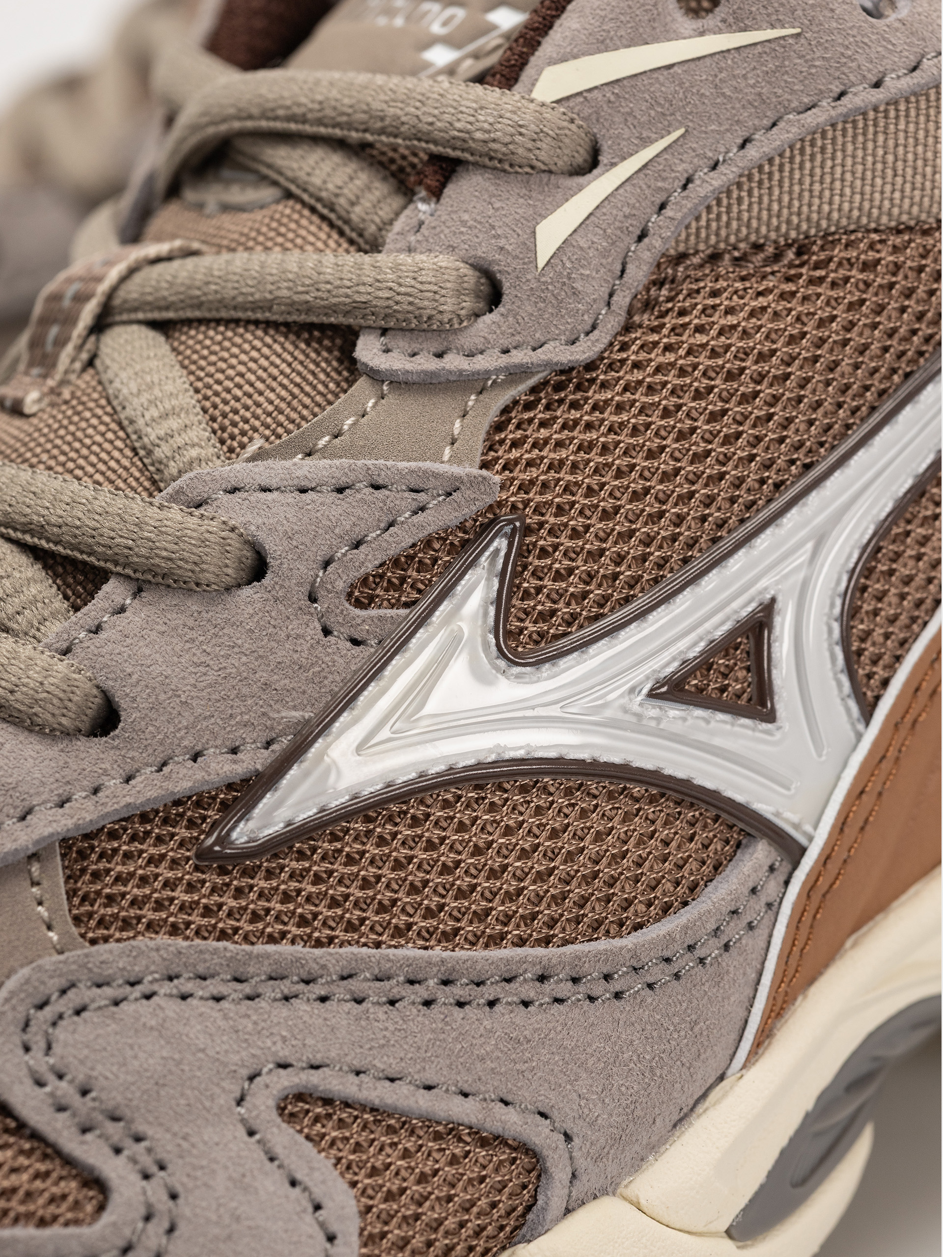 Обувки Mizuno Wave Rider 10 (fossil/white/thrush)
