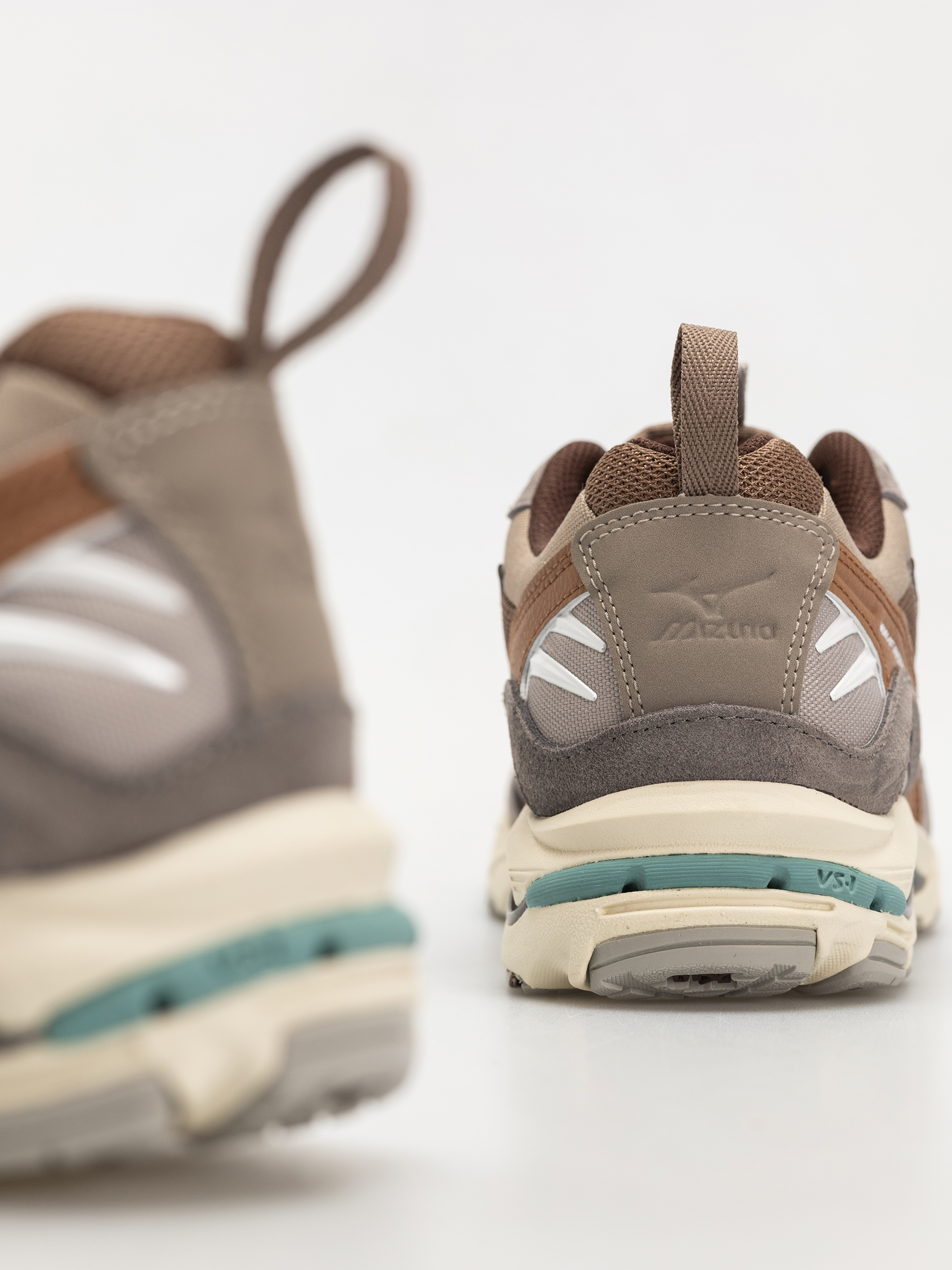 Обувки Mizuno Wave Rider 10 (fossil/white/thrush)