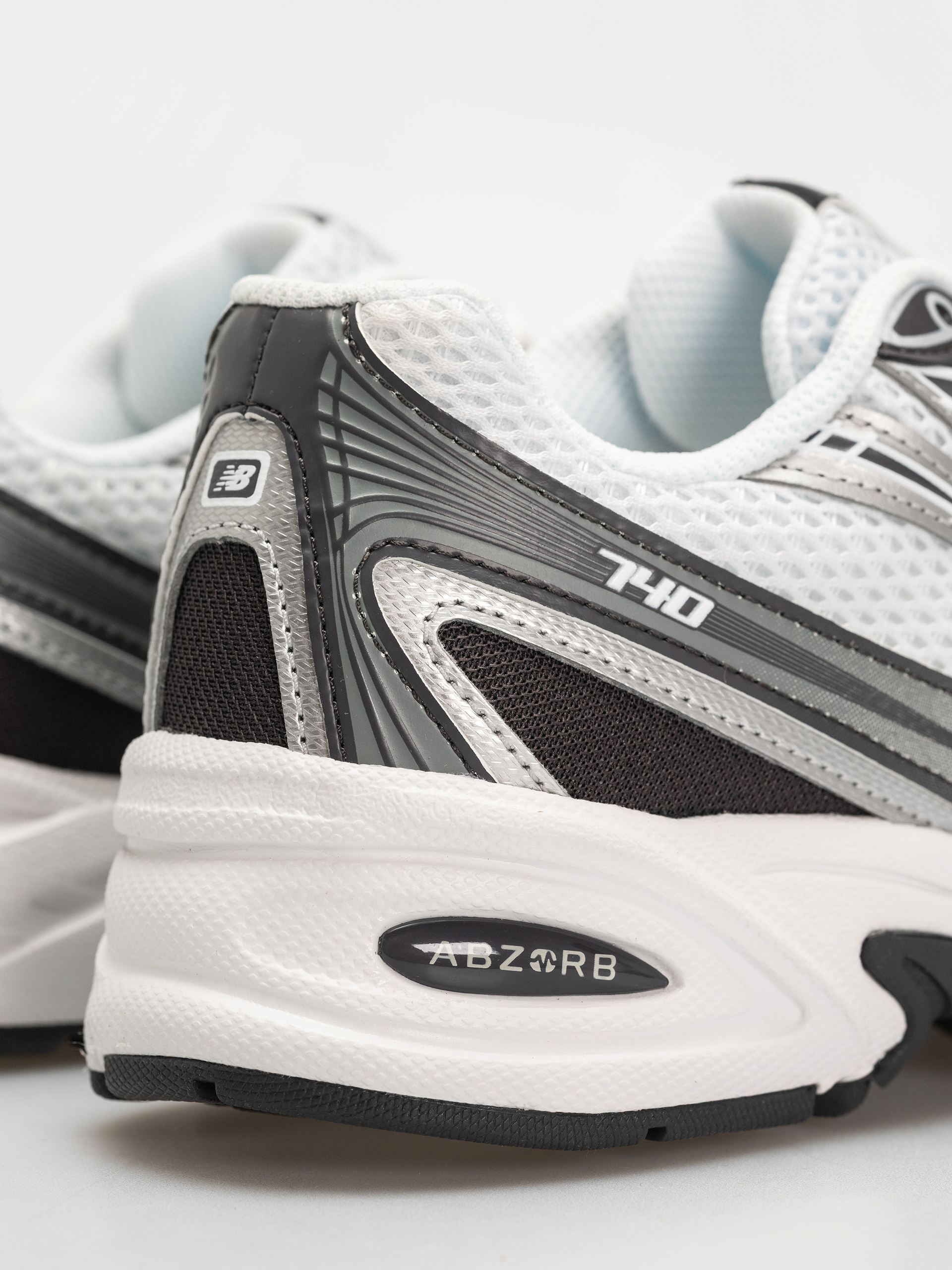 Обувки New Balance 740 (white)