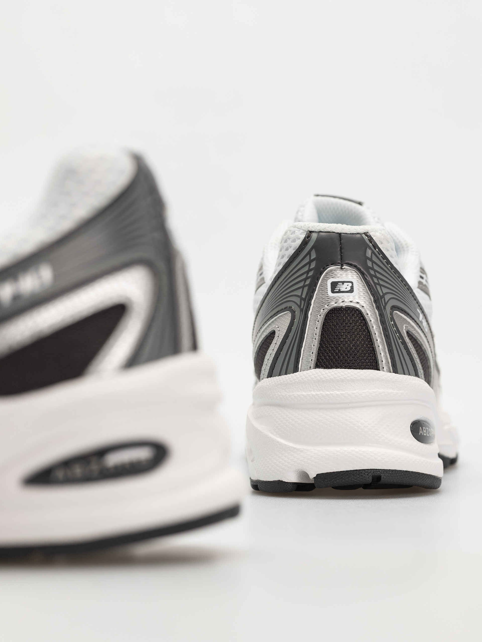 Обувки New Balance 740 (white)