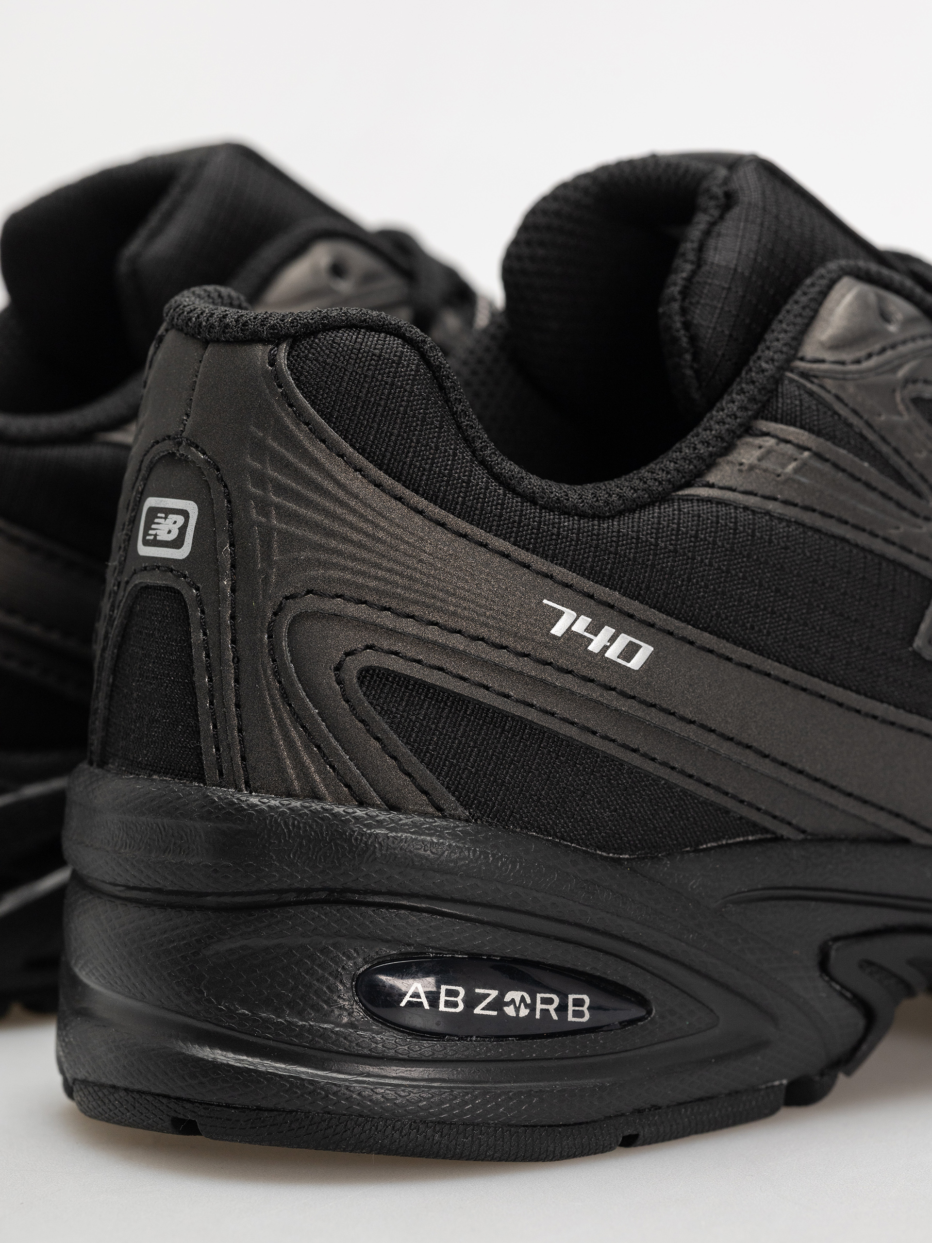Обувки New Balance 740 (black)