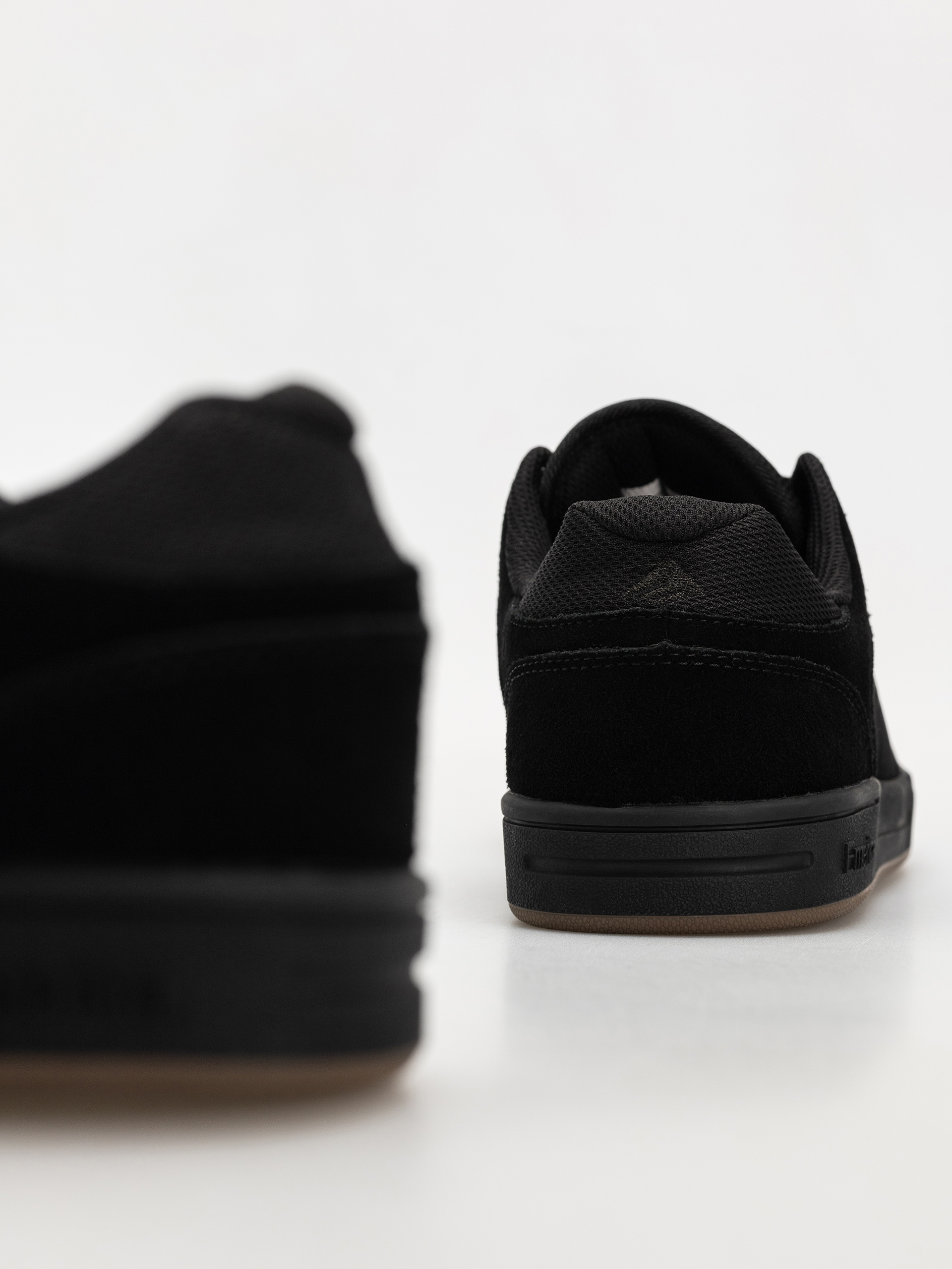 Обувки Emerica Heritic (black/black/gum)