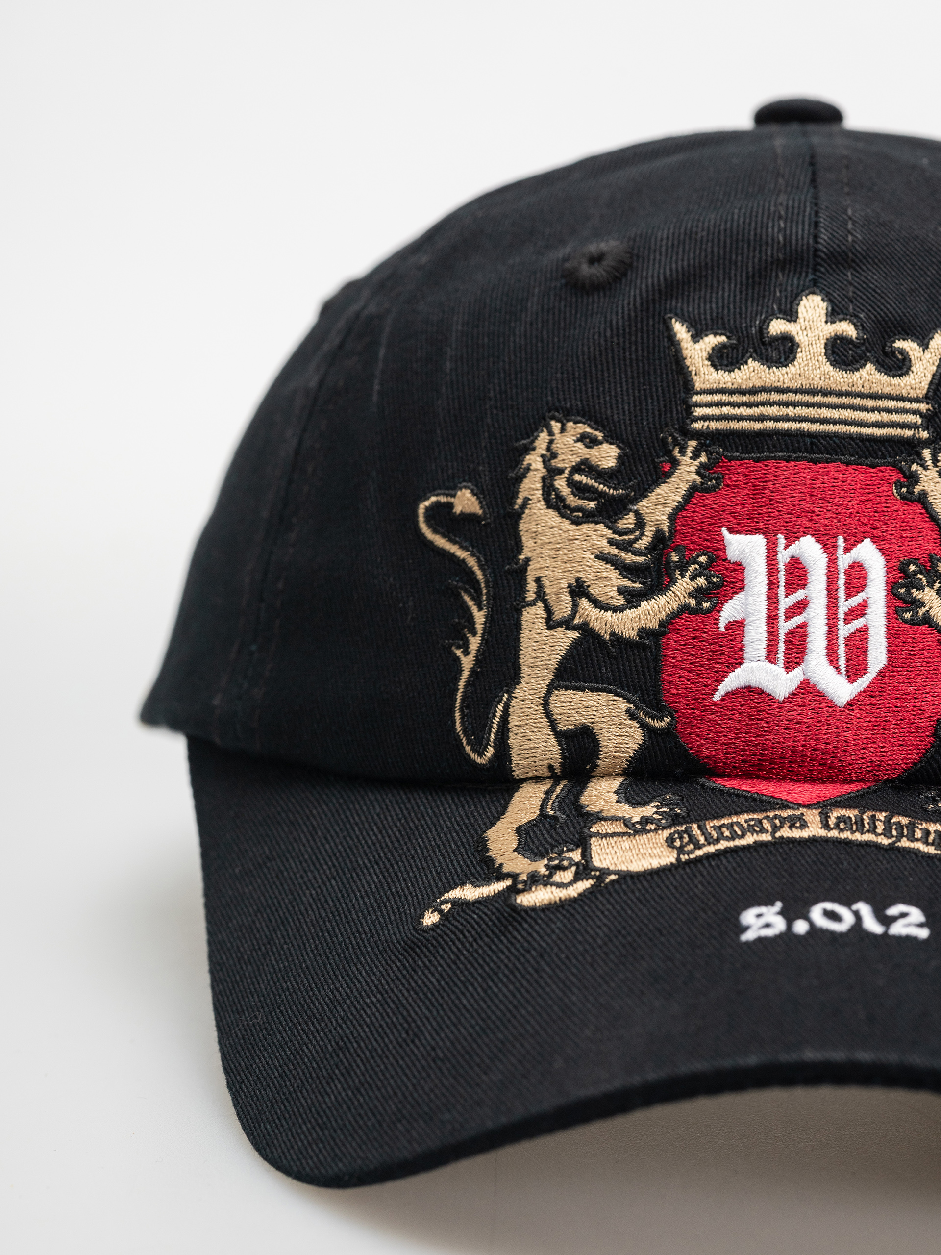 Шапка с козирка Wasted Paris Crest (black)