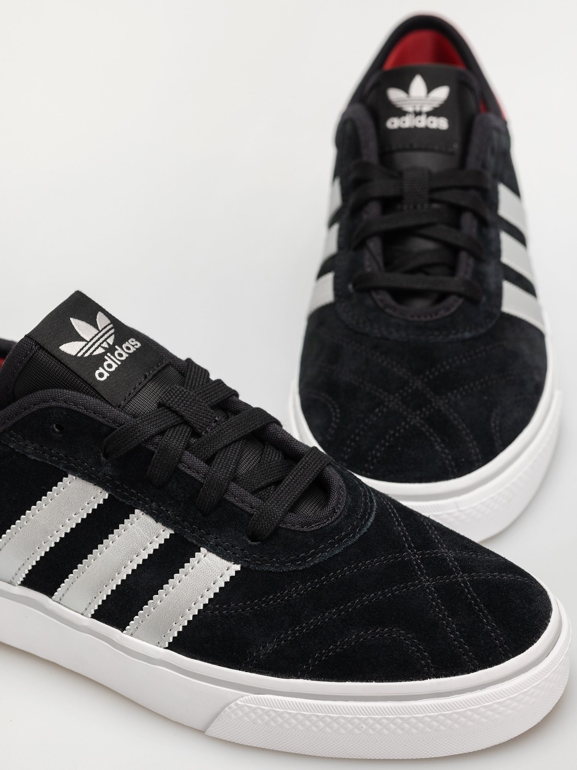 Обувки adidas Adi Ease (cblack/silvmt/betsca)