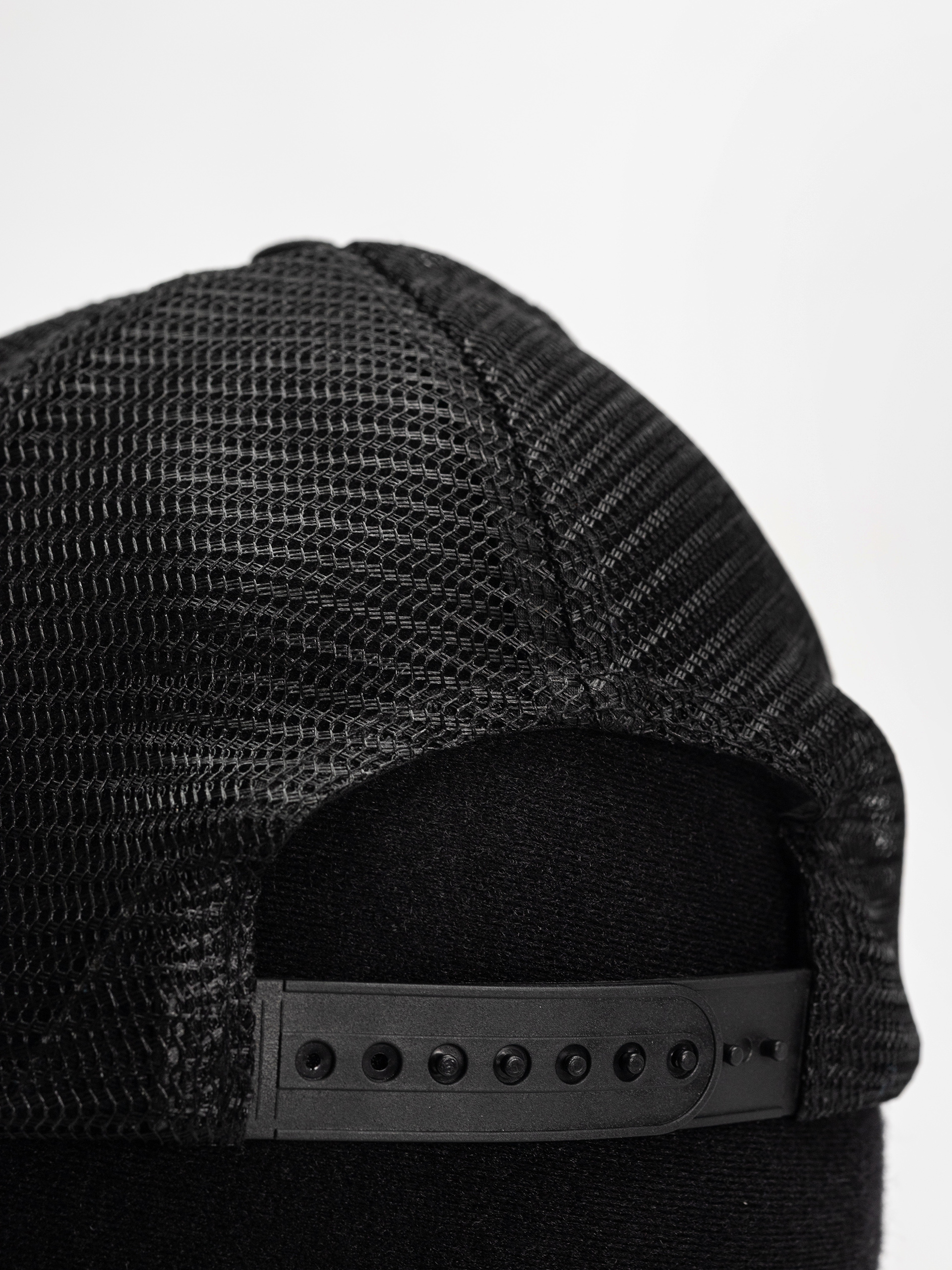 Шапка с козирка Santa Cruz Natas SC Panther Meshback (white/black)