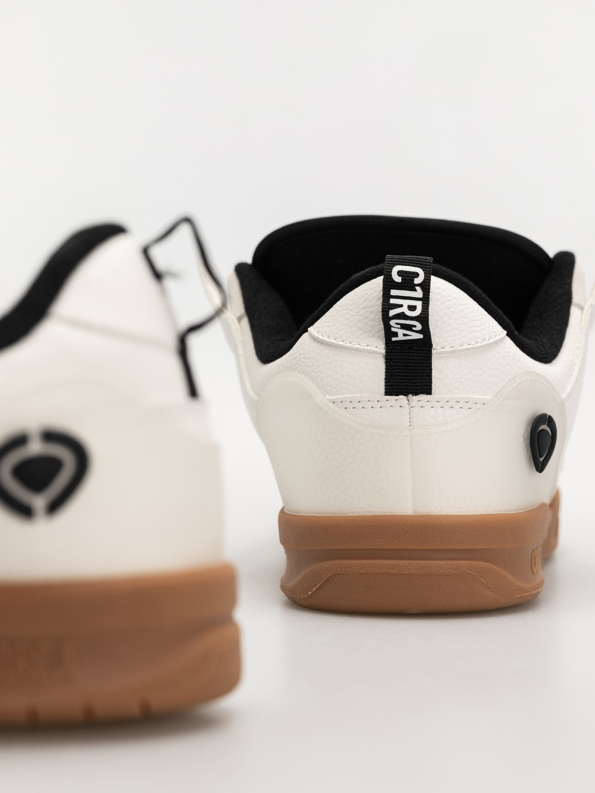 Обувки Circa Tave Tt (white/raven/gum)