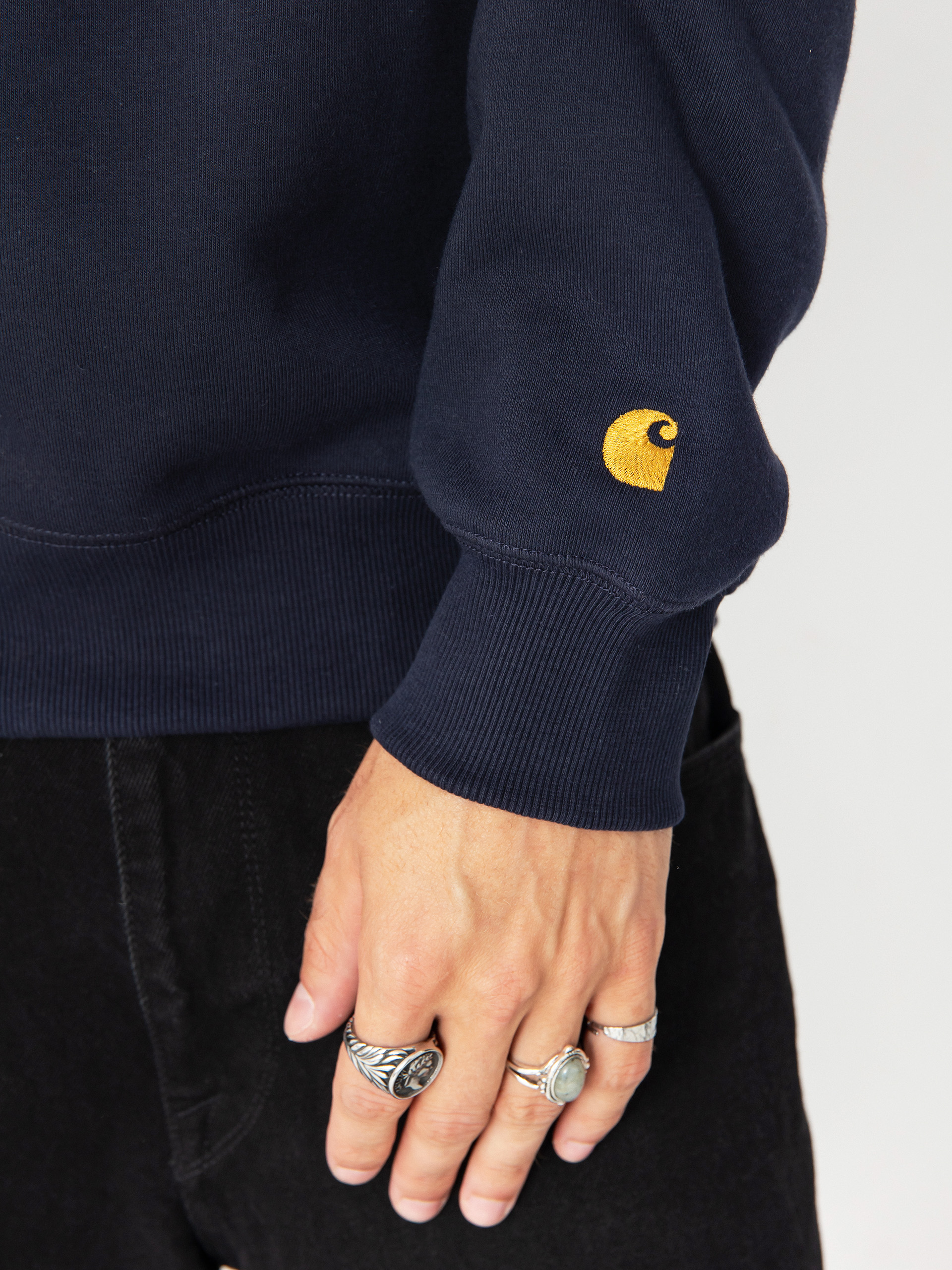 Суитшърт Carhartt WIP Chase (dark navy/gold)