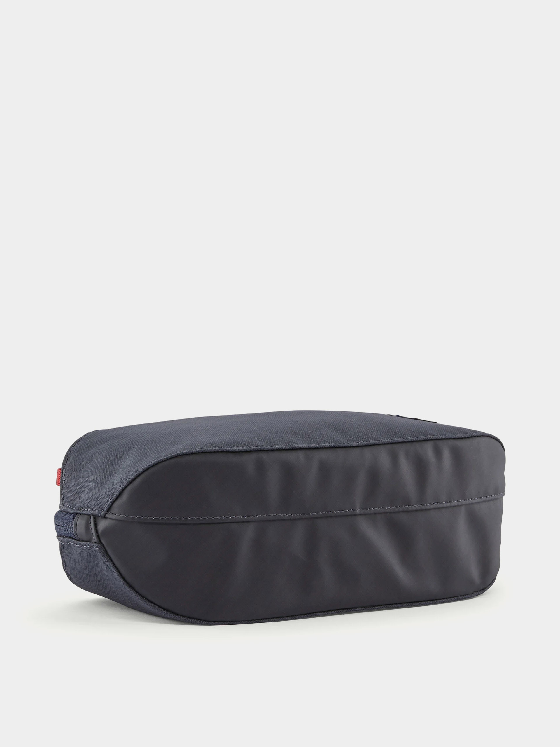 Козметична чантичка Patagonia Black Hole Cube 3L (smolder blue w/amanita red)