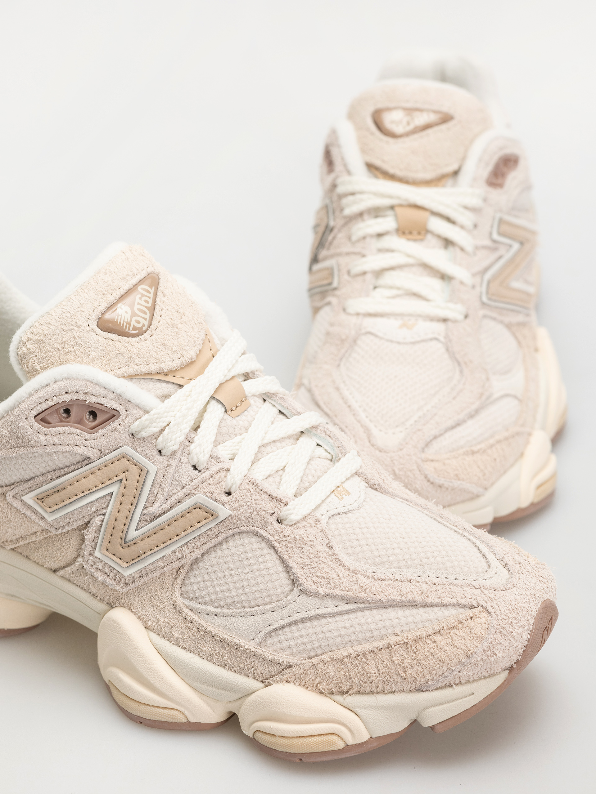 Обувки New Balance 9060 (bisque)