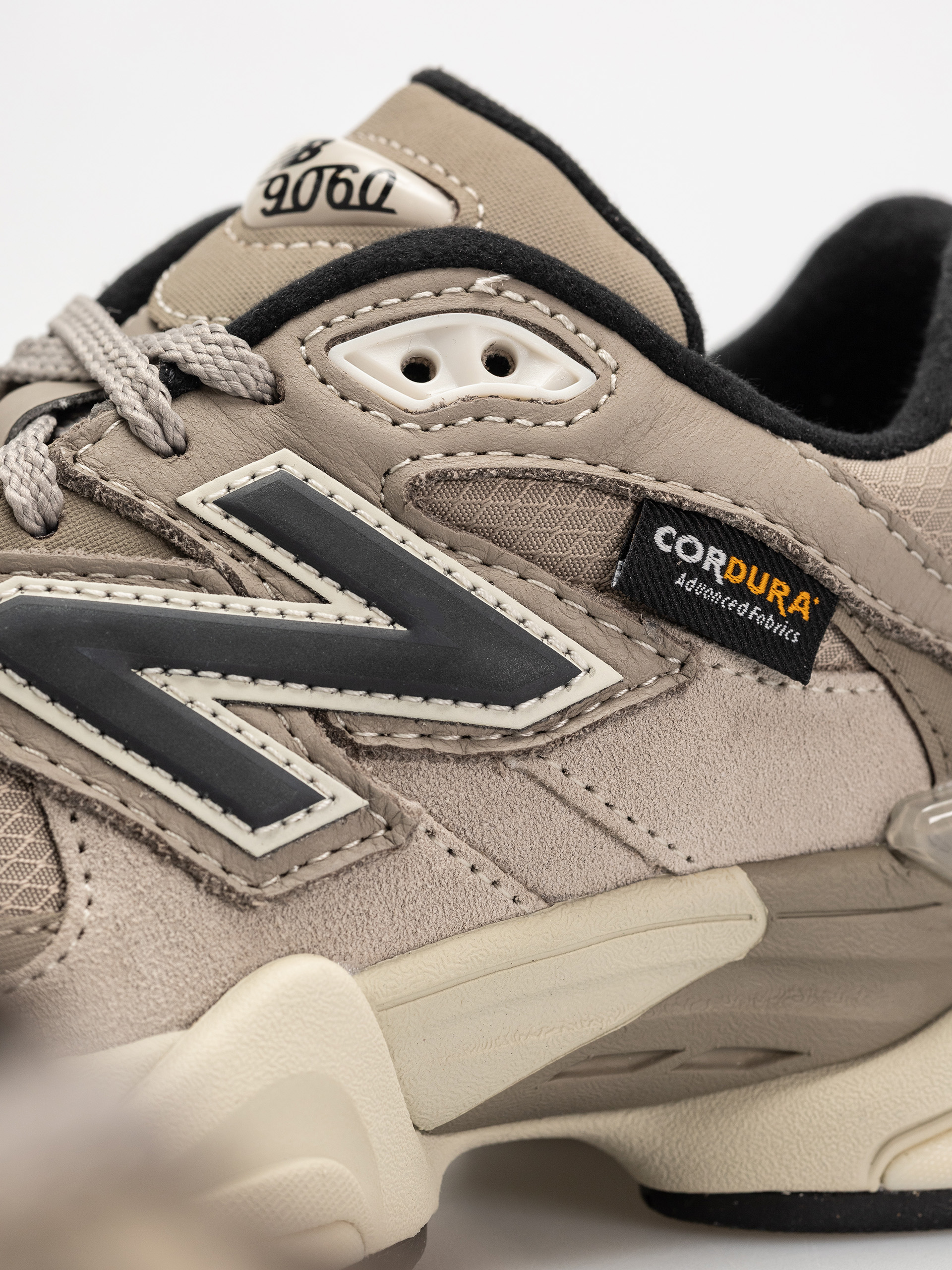 Обувки New Balance 9060 (arid stone)