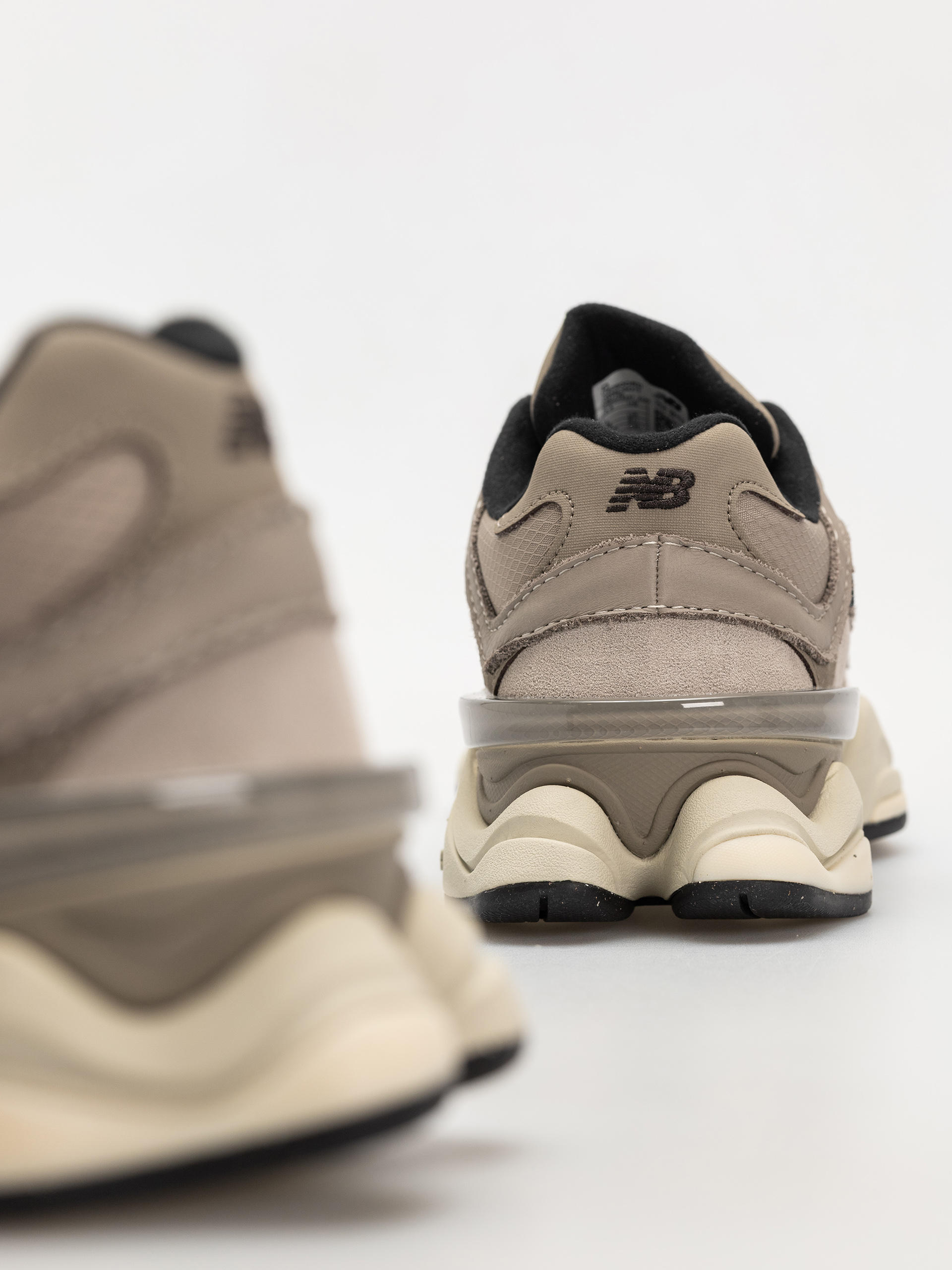 Обувки New Balance 9060 (arid stone)