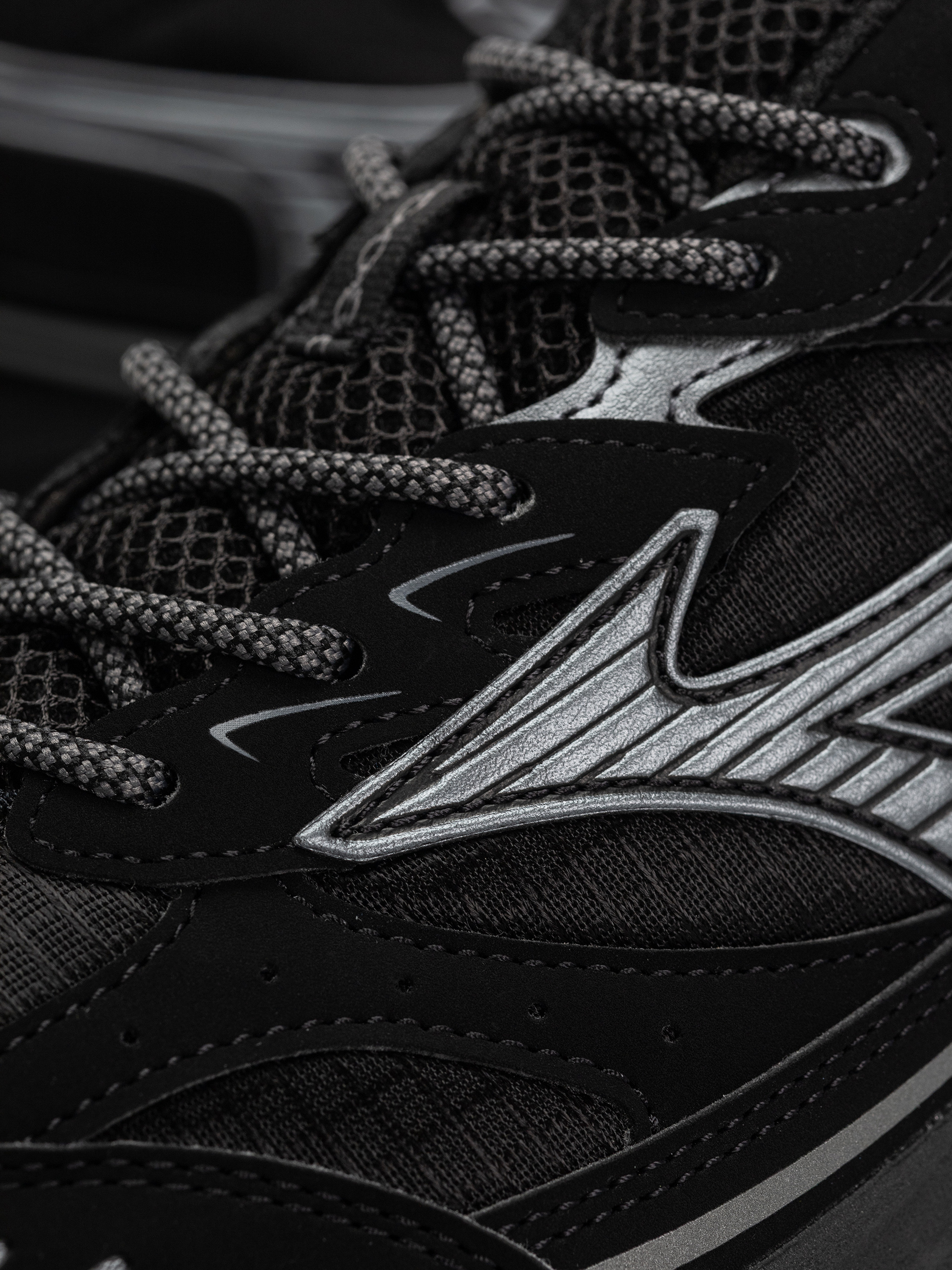 Обувки Mizuno MXR Tech (black/metallic gray)