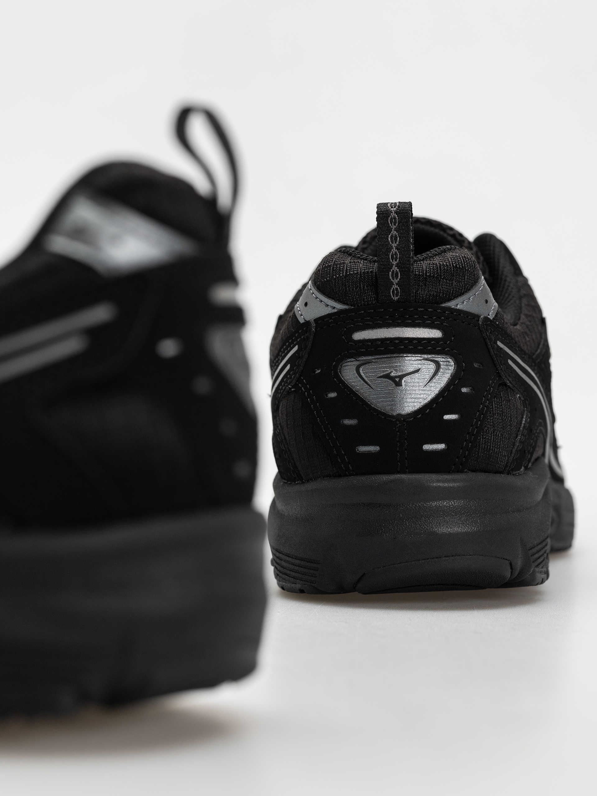 Обувки Mizuno MXR Tech (black/metallic gray)