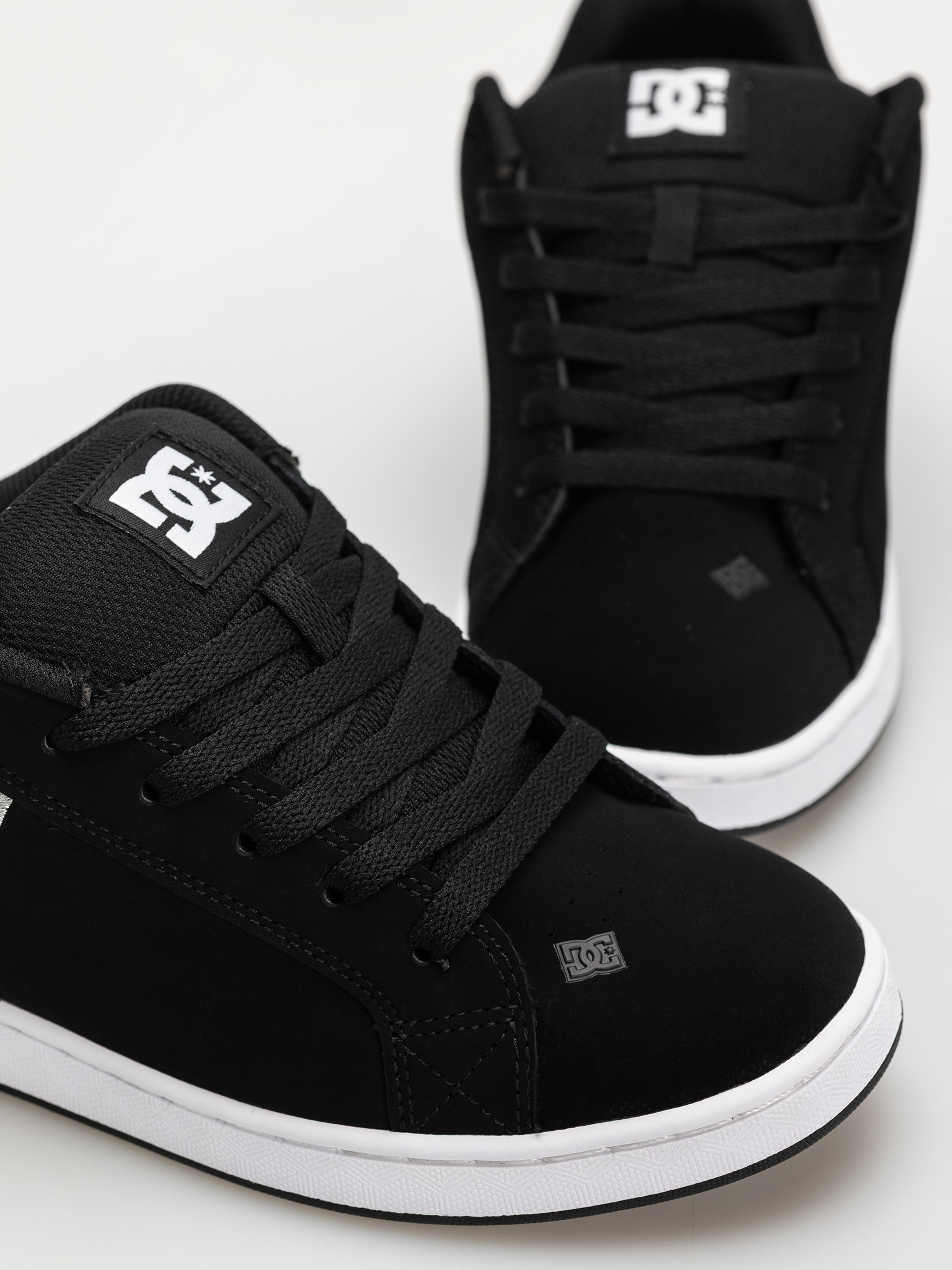 Обувки DC Court Graffik Wmn (black/white stencil)