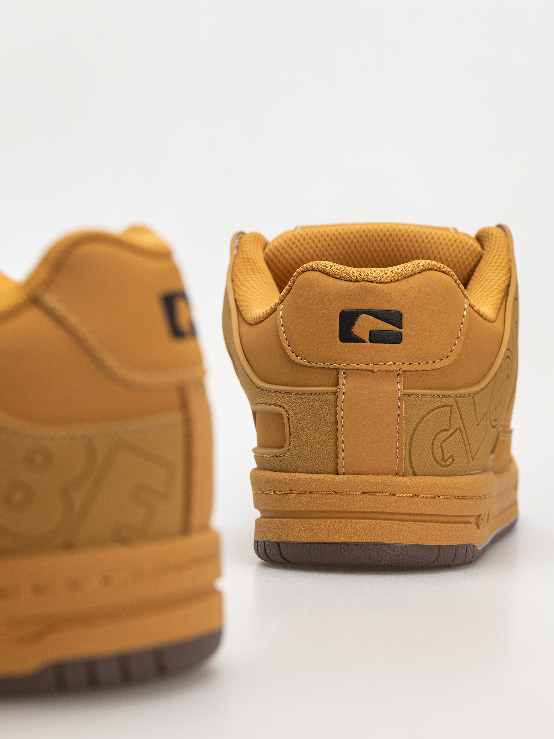 Обувки Globe Tilt (honey/gum)