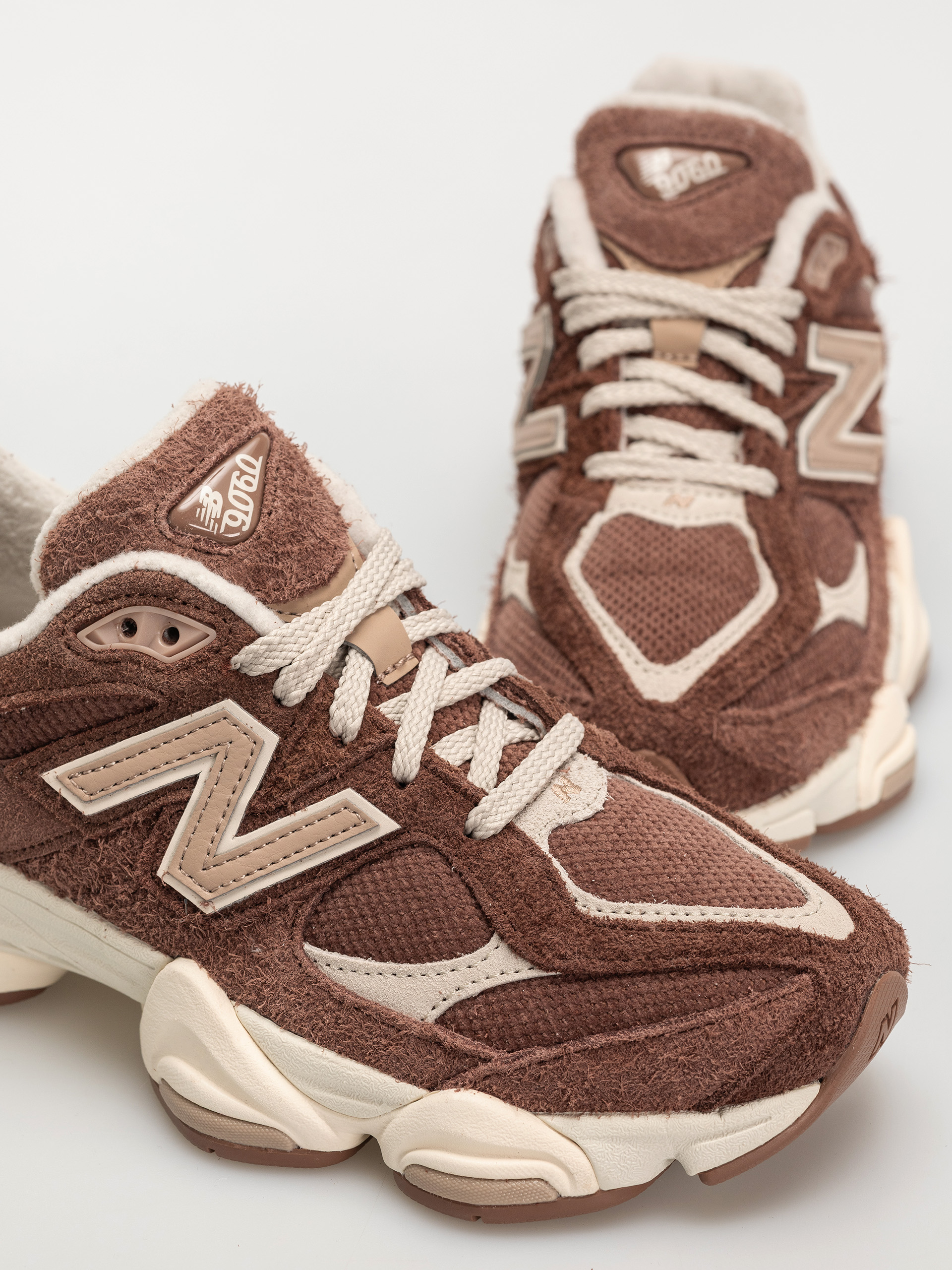 Обувки New Balance 9060 (rich oak)