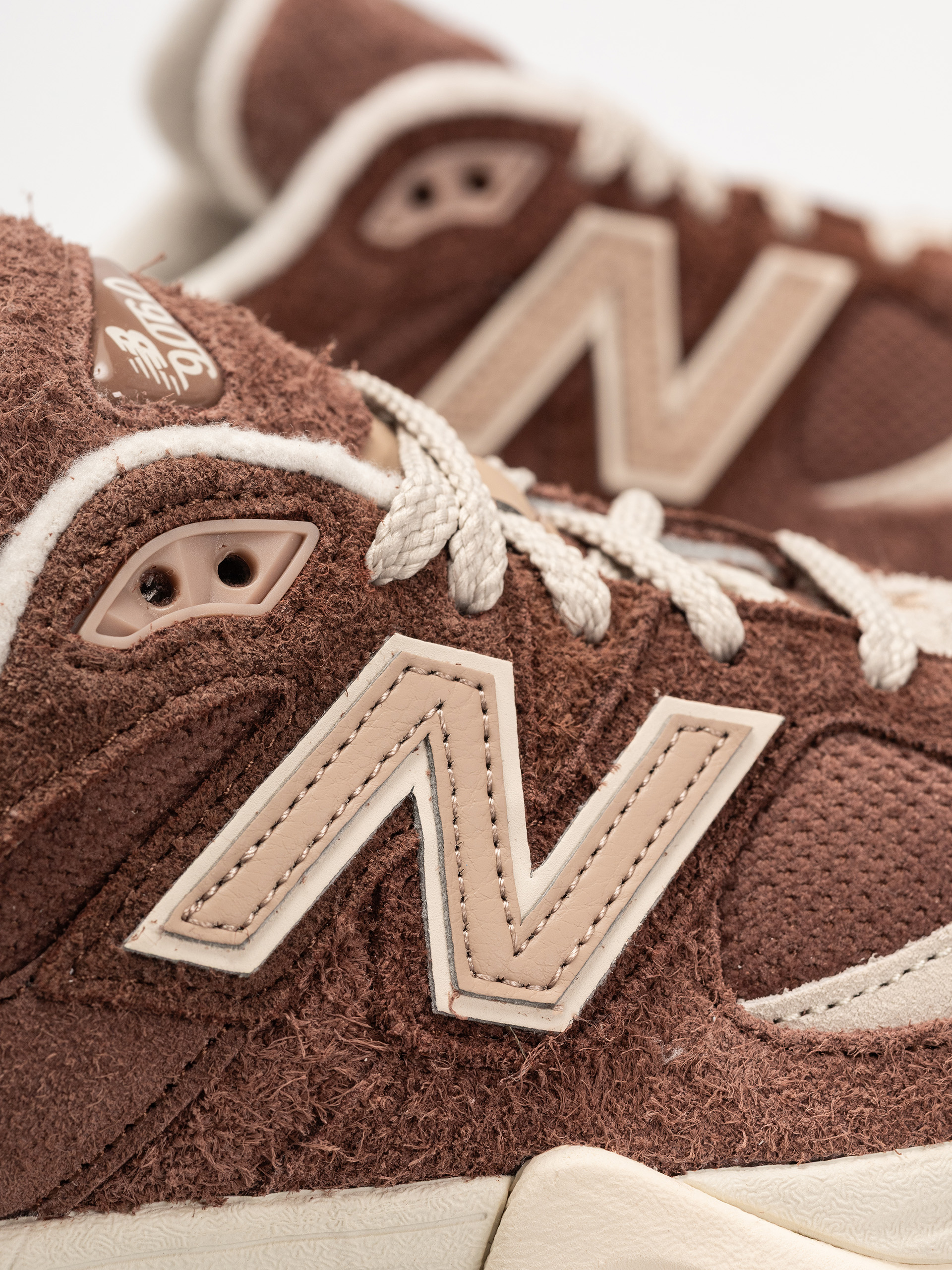 Обувки New Balance 9060 (rich oak)