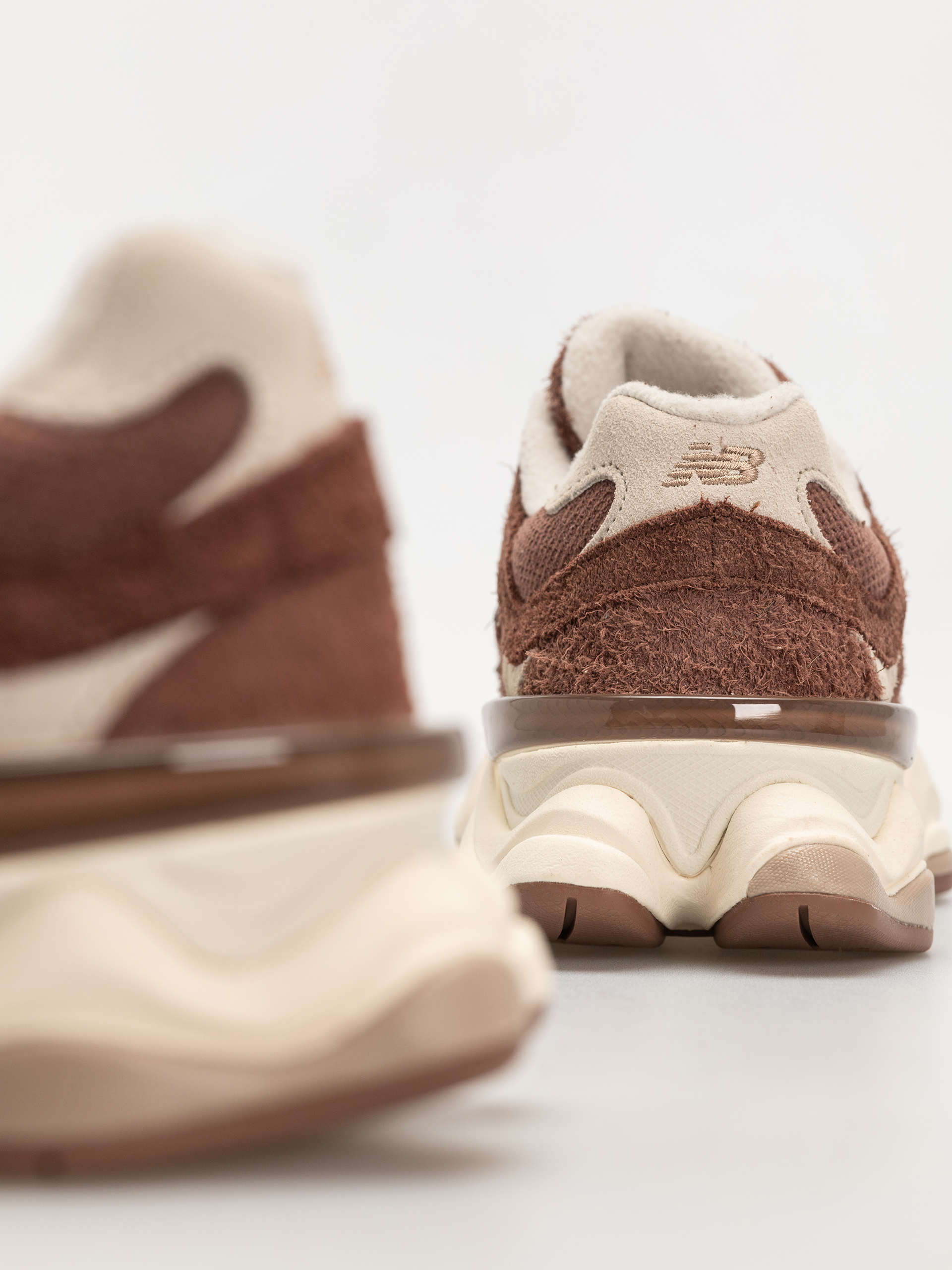 Обувки New Balance 9060 (rich oak)