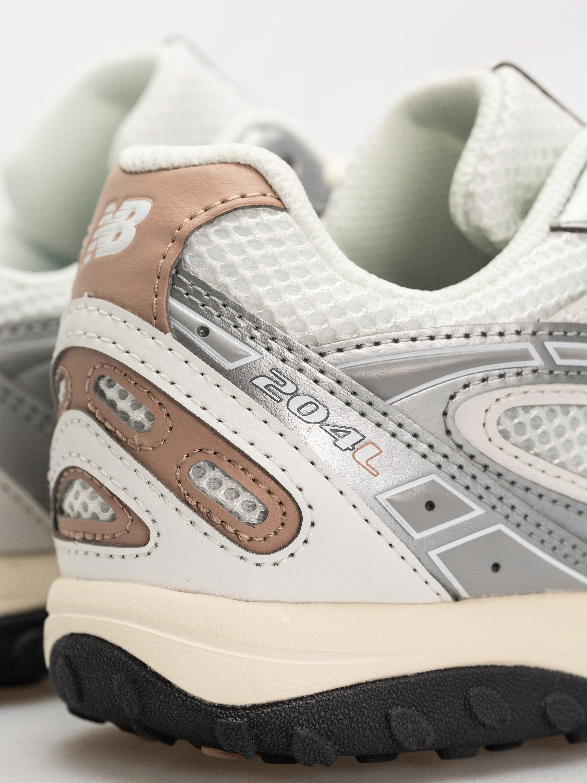 Обувки New Balance 204 (silver metallic)