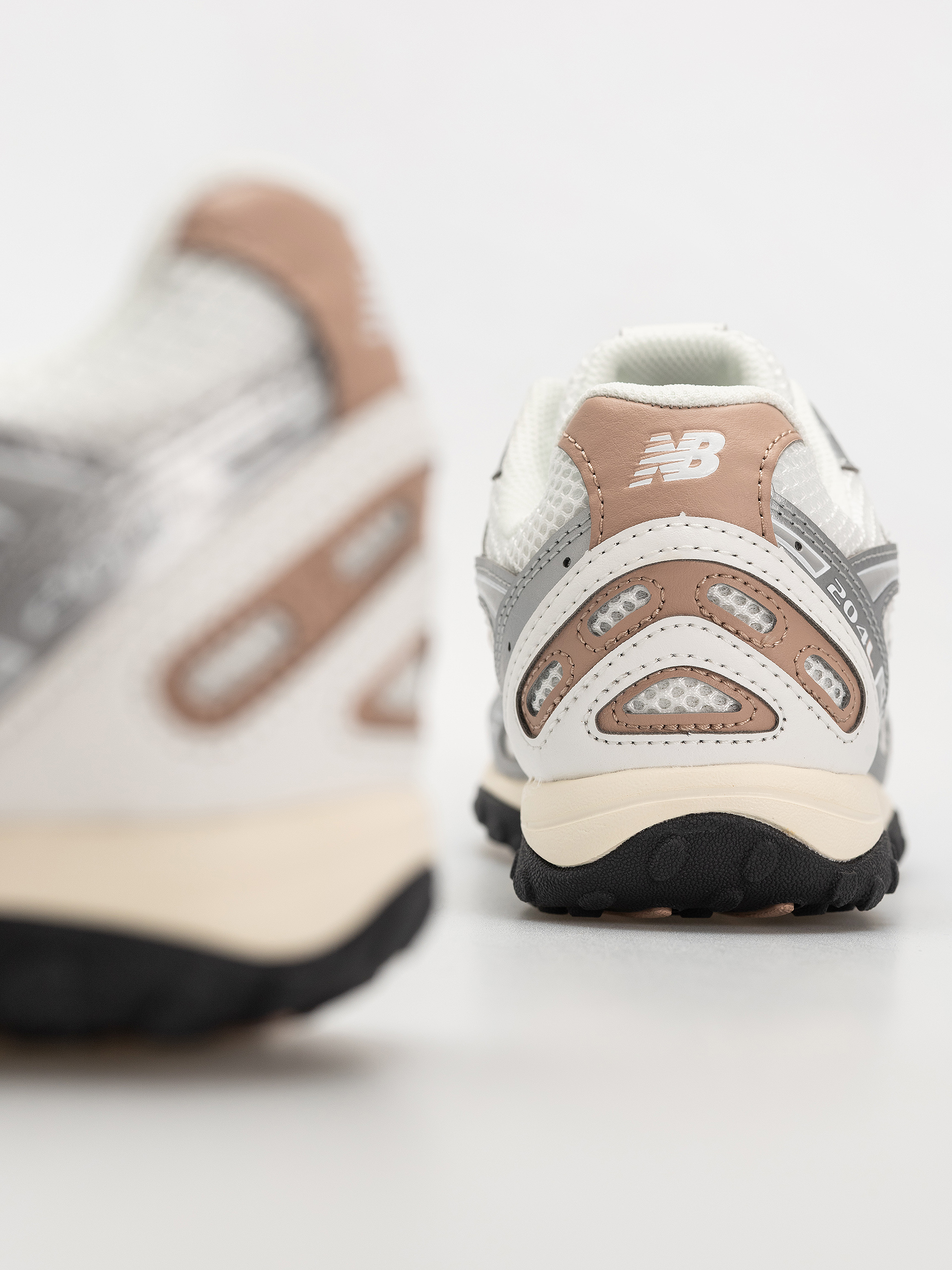Обувки New Balance 204 (silver metallic)