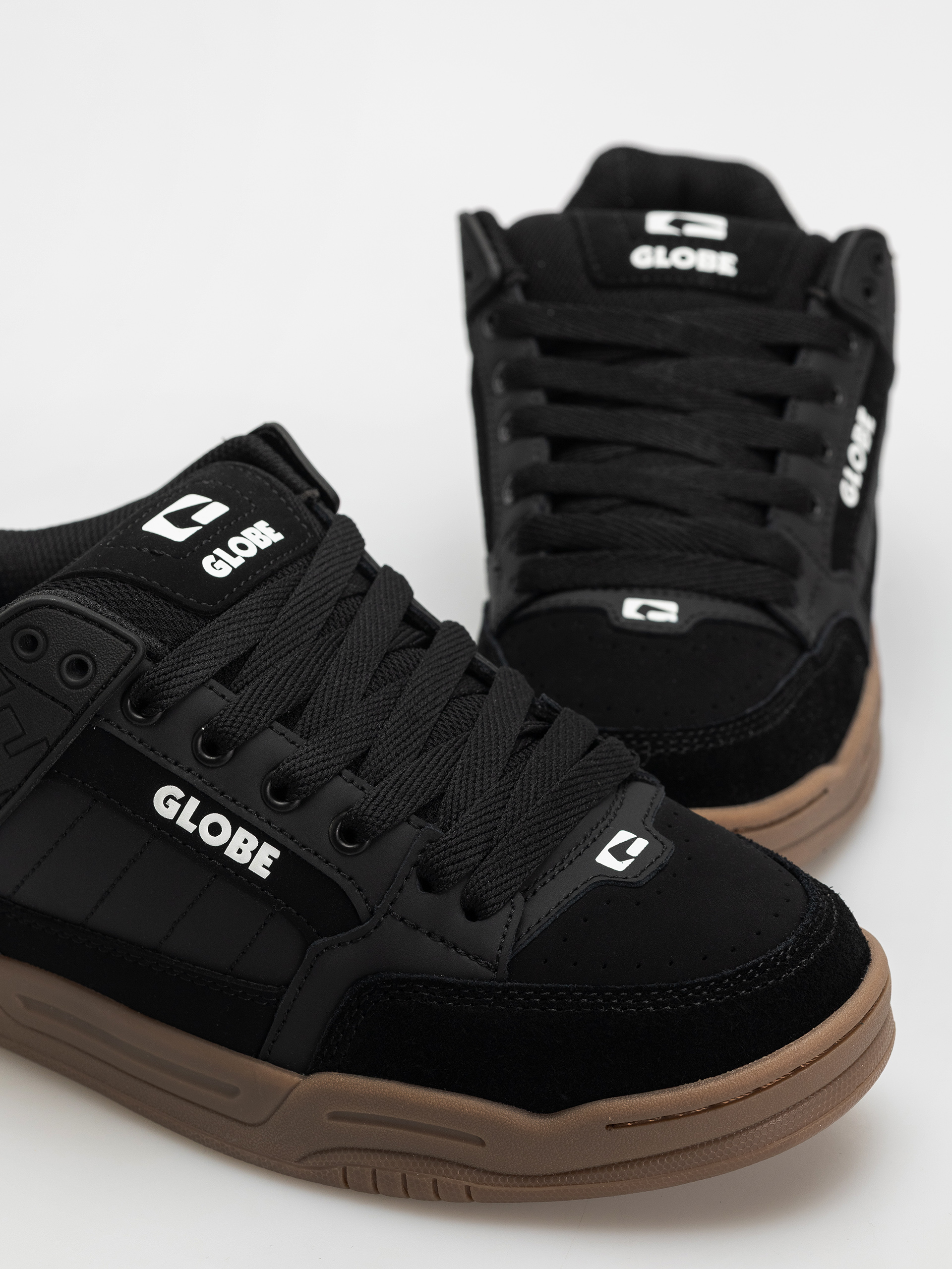 Обувки Globe Tilt (onyx/gum)