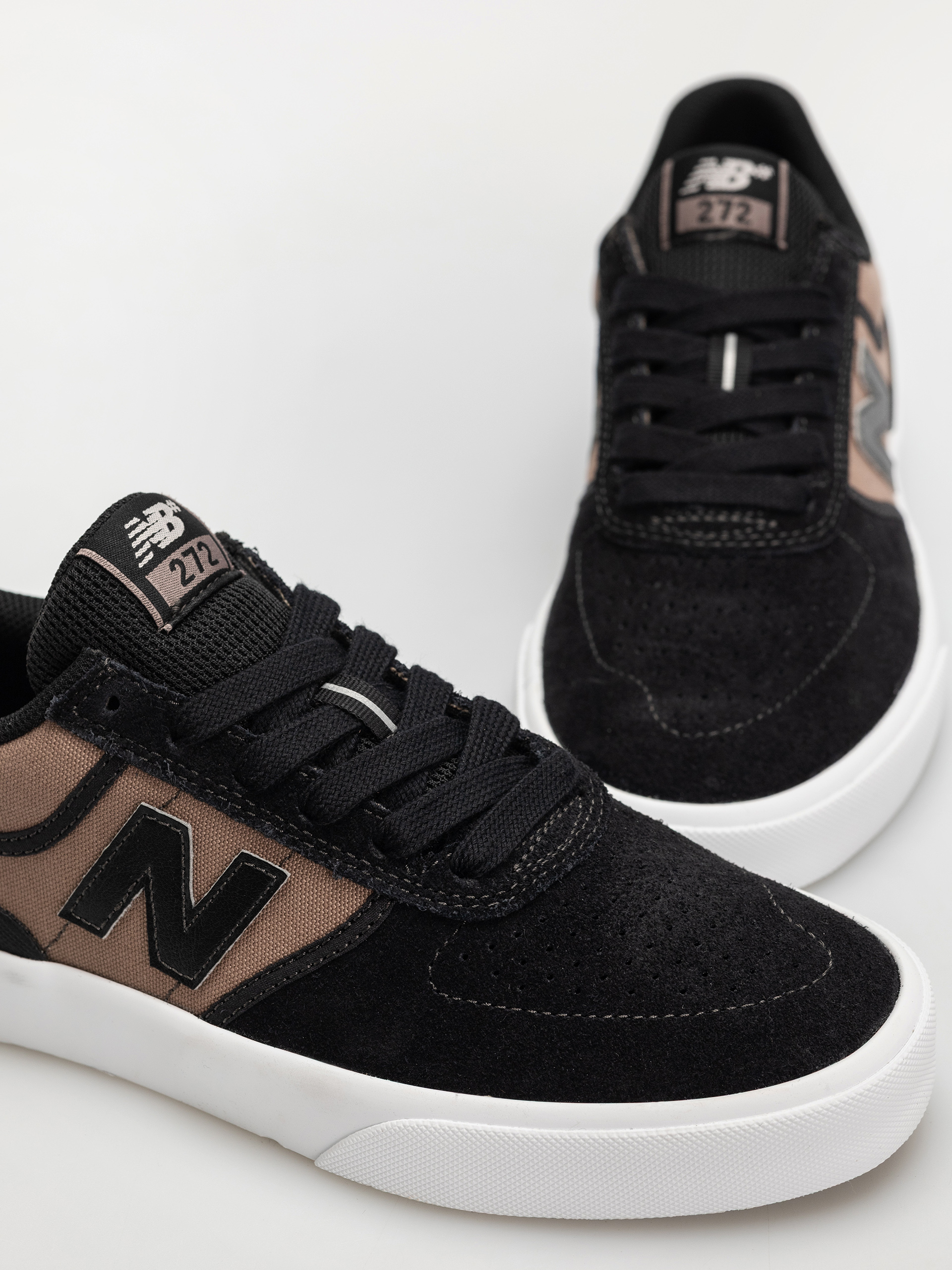 Обувки New Balance 272 (black)