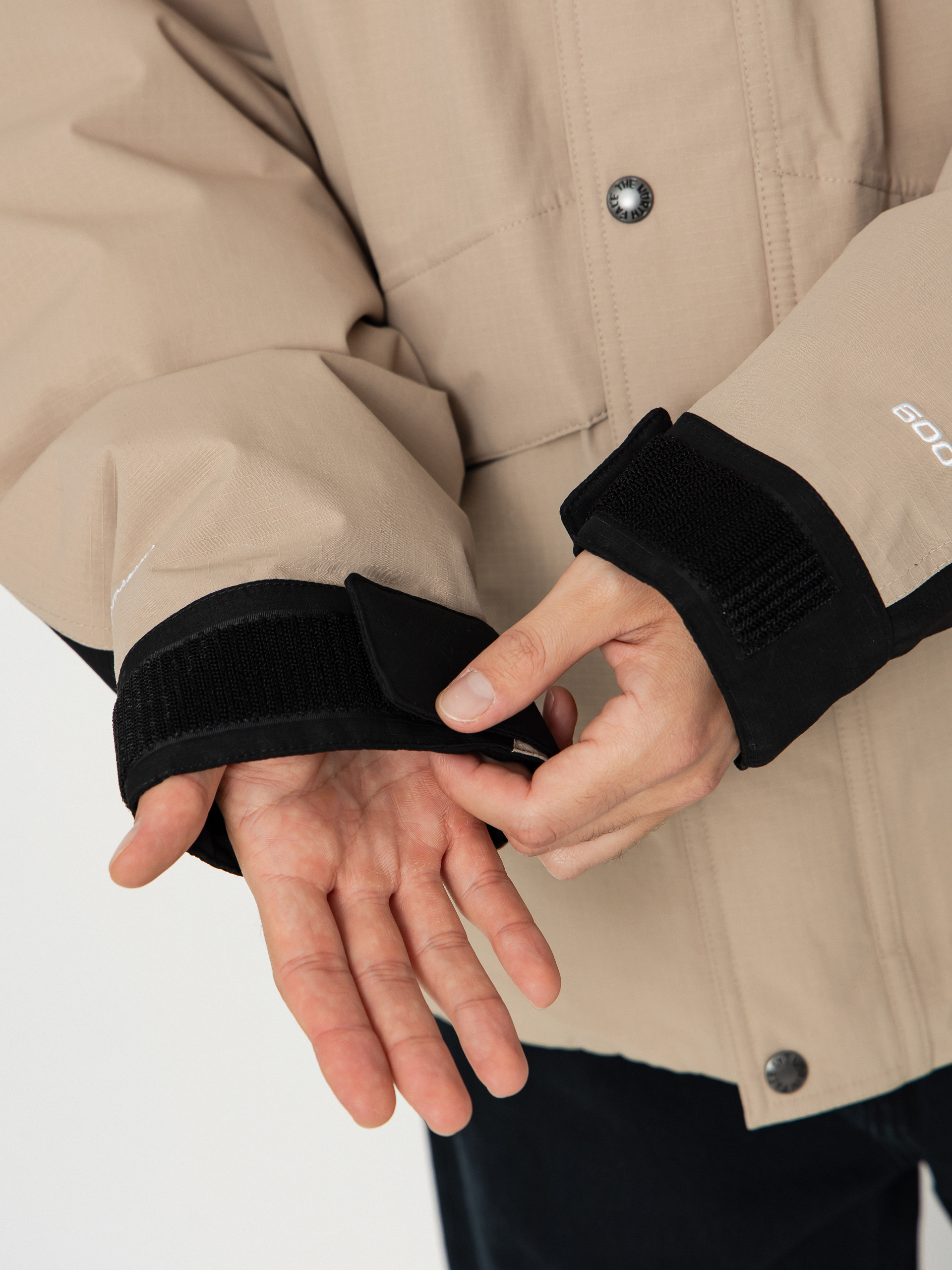 Яке The North Face Mountain Down (mushroom grey/tnf black)