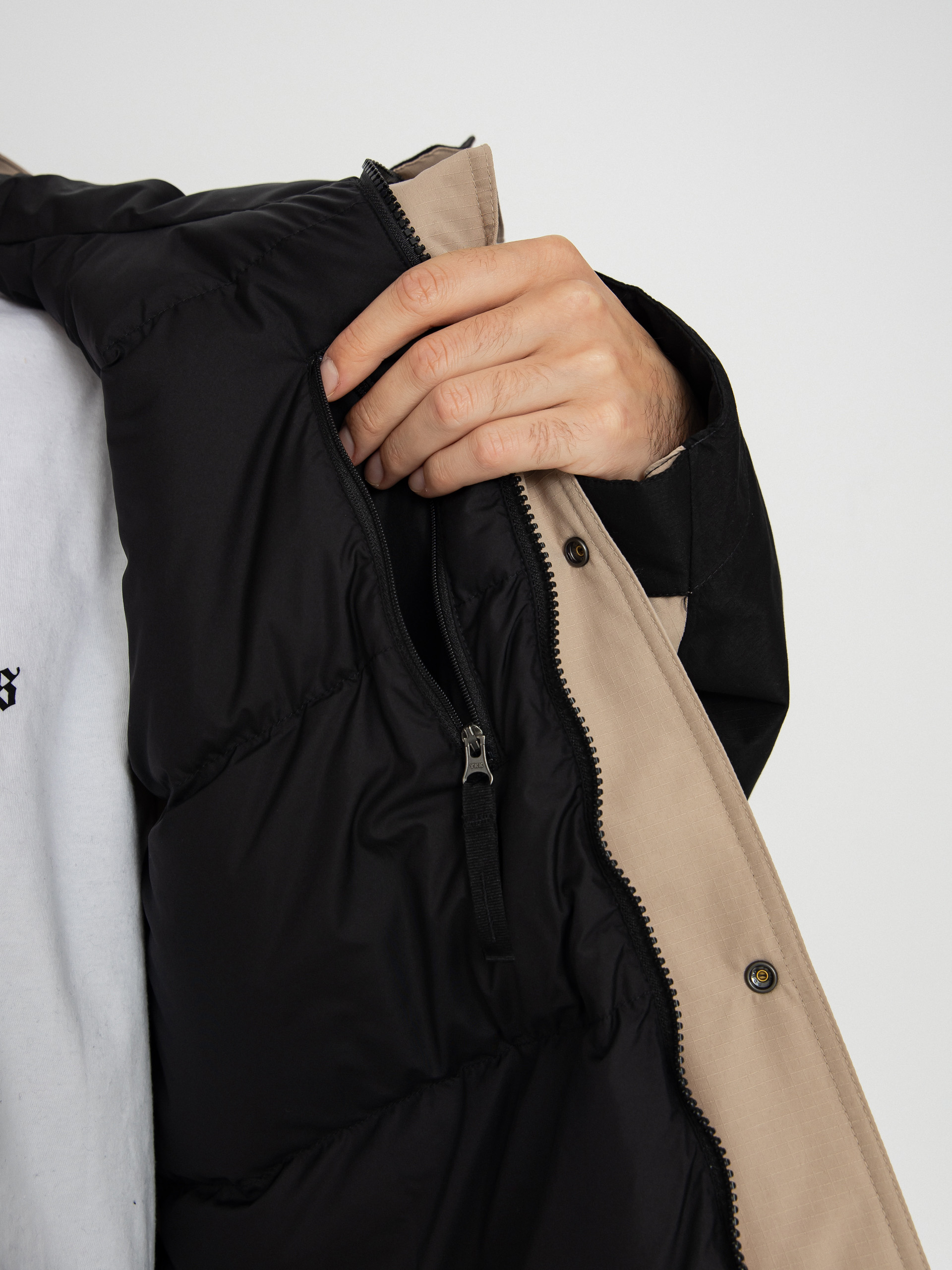 Яке The North Face Mountain Down (mushroom grey/tnf black)