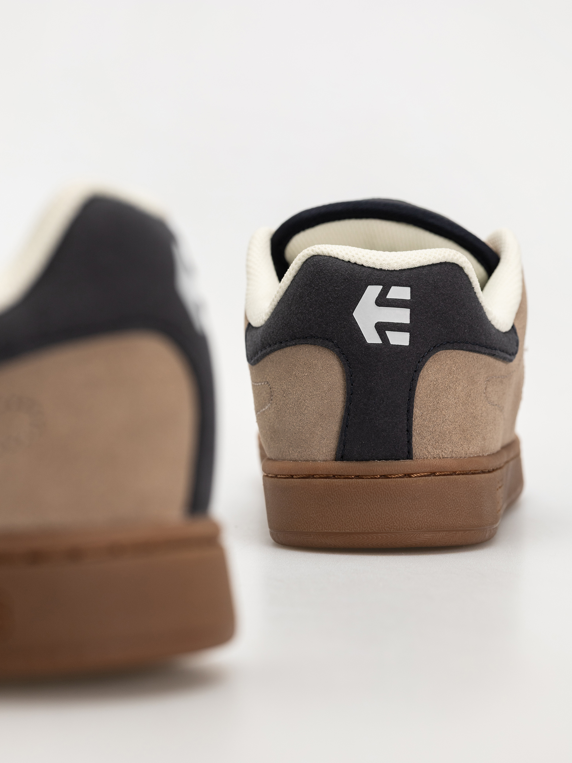 Обувки Etnies Callicut (stone)