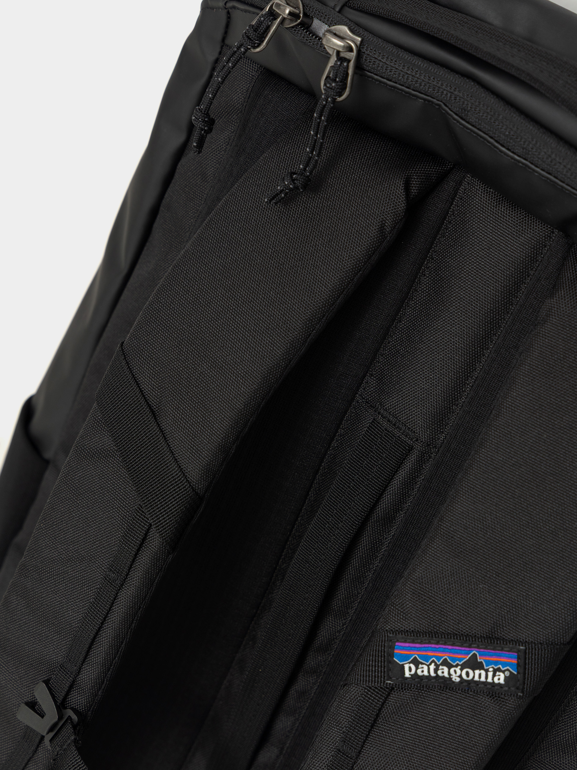 Раница Patagonia Black Hole Pack 25L (black w/black)