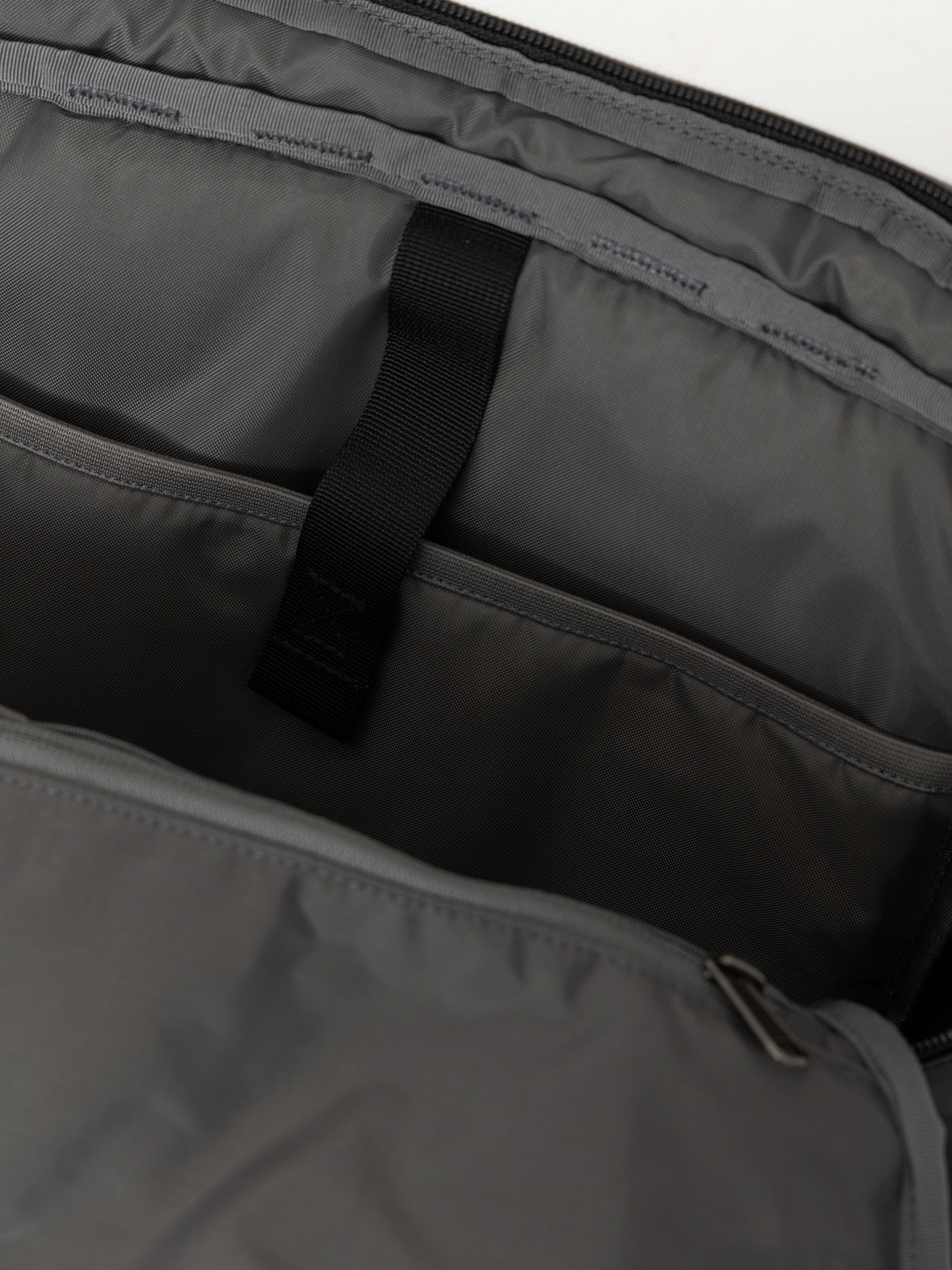 Раница Patagonia Black Hole Pack 25L (black w/black)