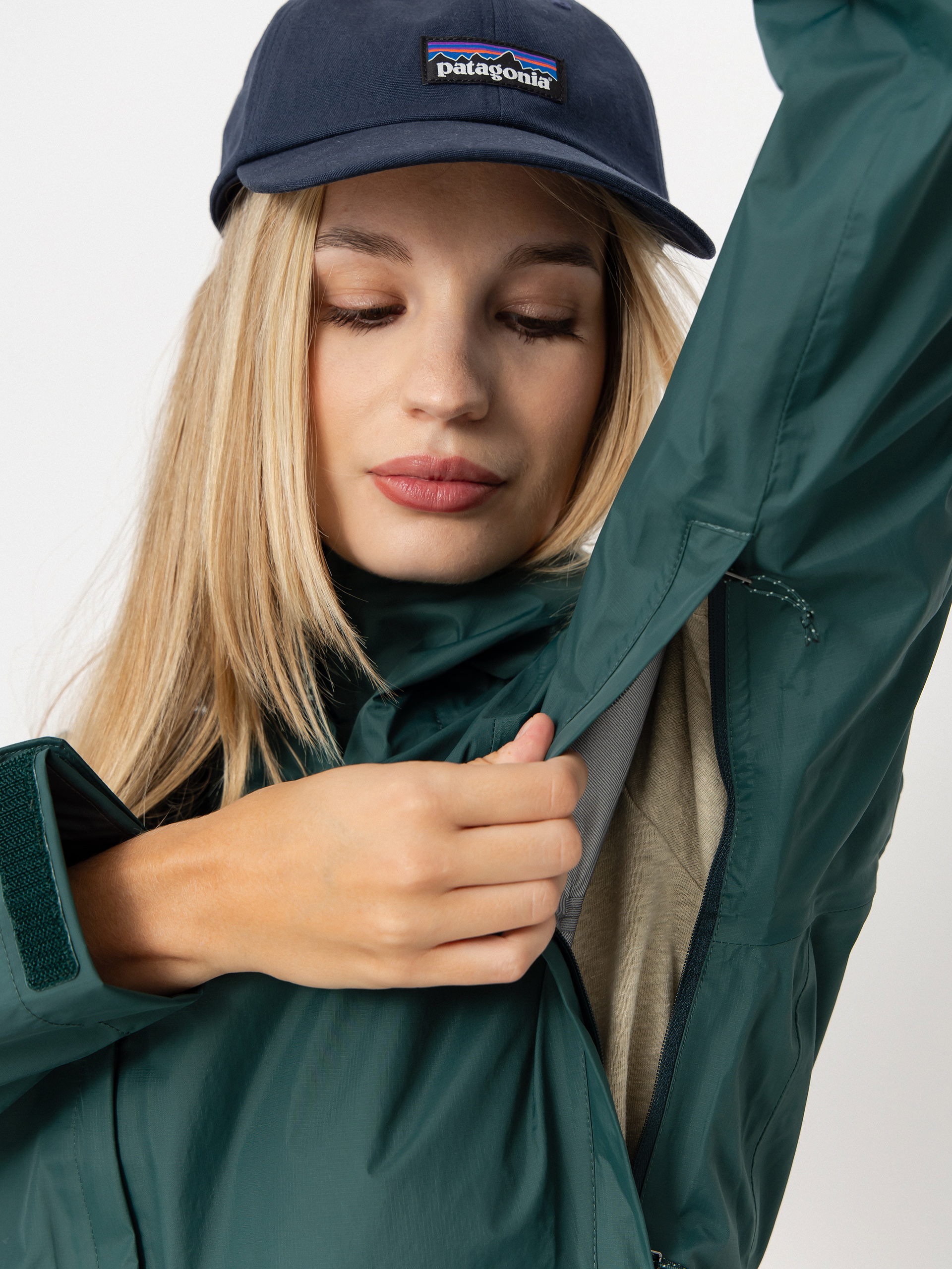 Яке Patagonia Torrentshell 3L Wmn (cascade green)