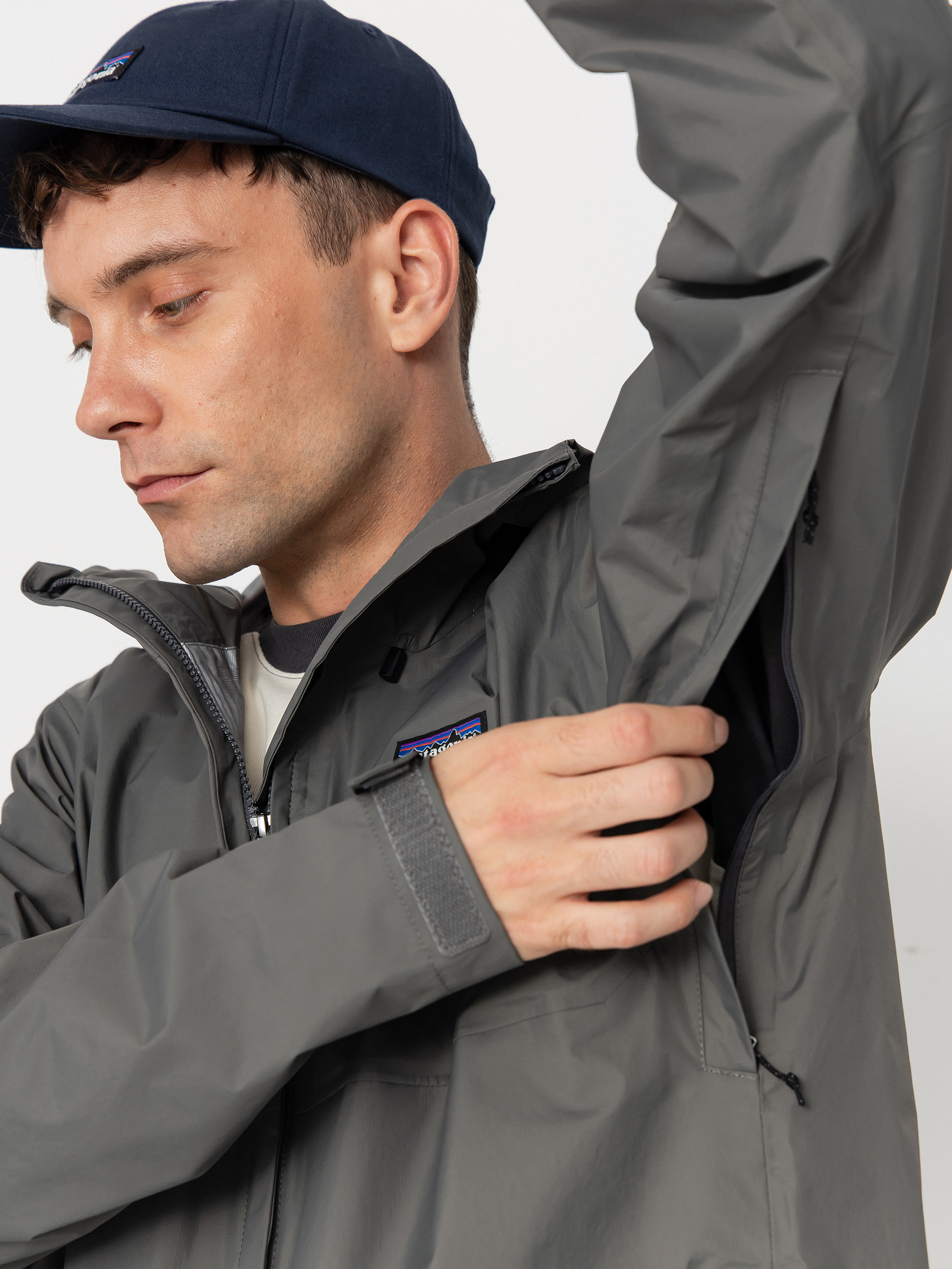 Яке Patagonia Torrentshell 3L (noble grey)