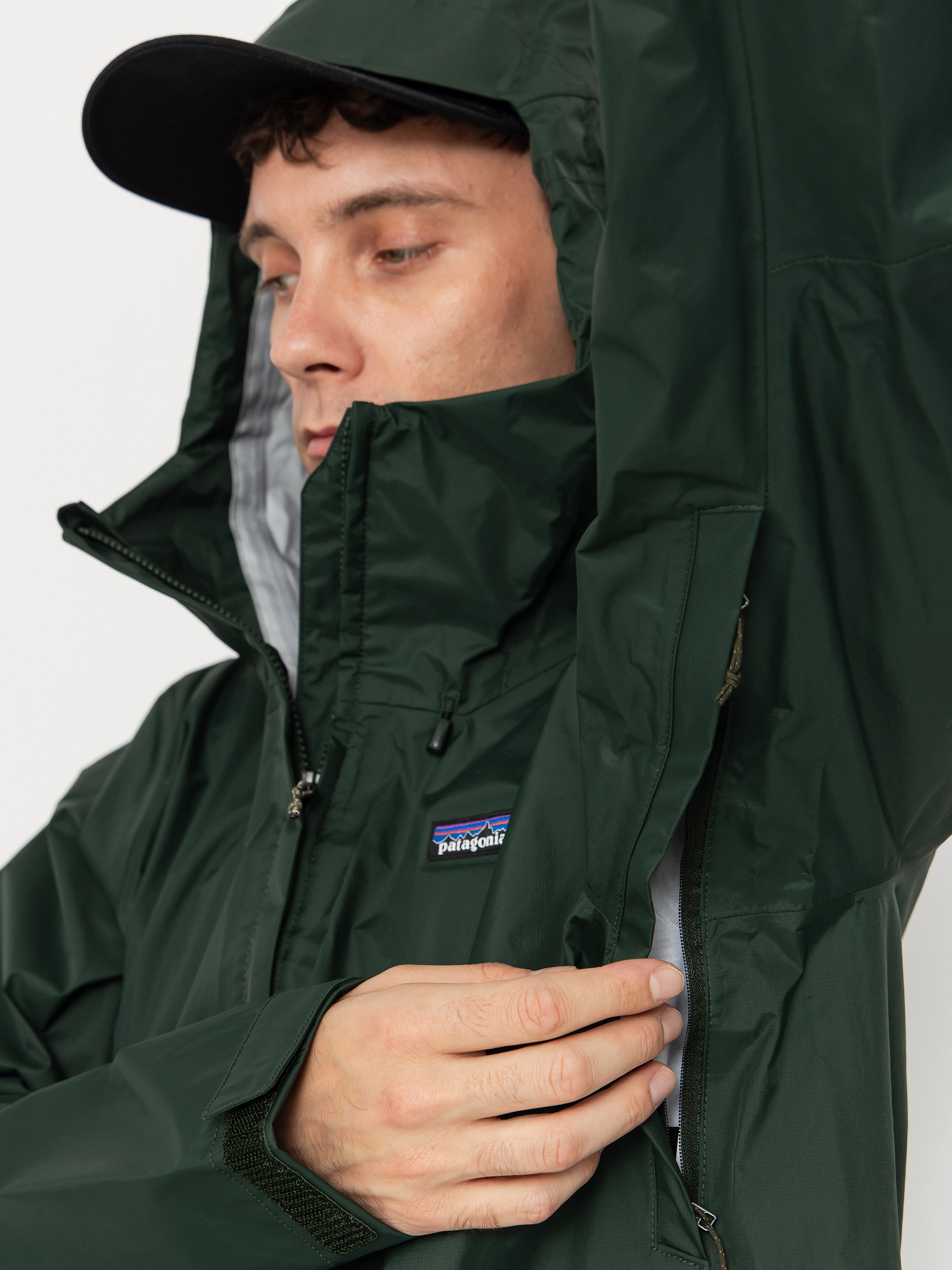 Яке Patagonia Torrentshell 3L (old growth green)