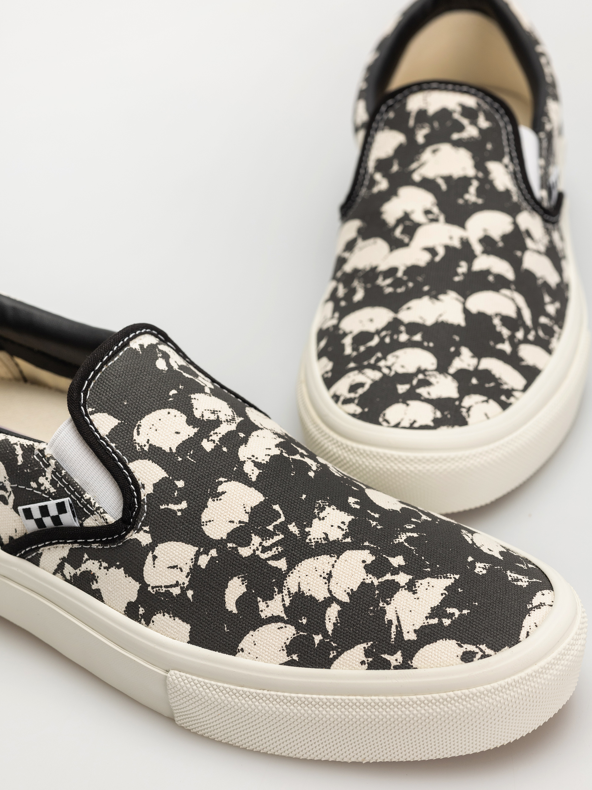 Обувки Vans Skate Slip On (skull pile black/white/gum)