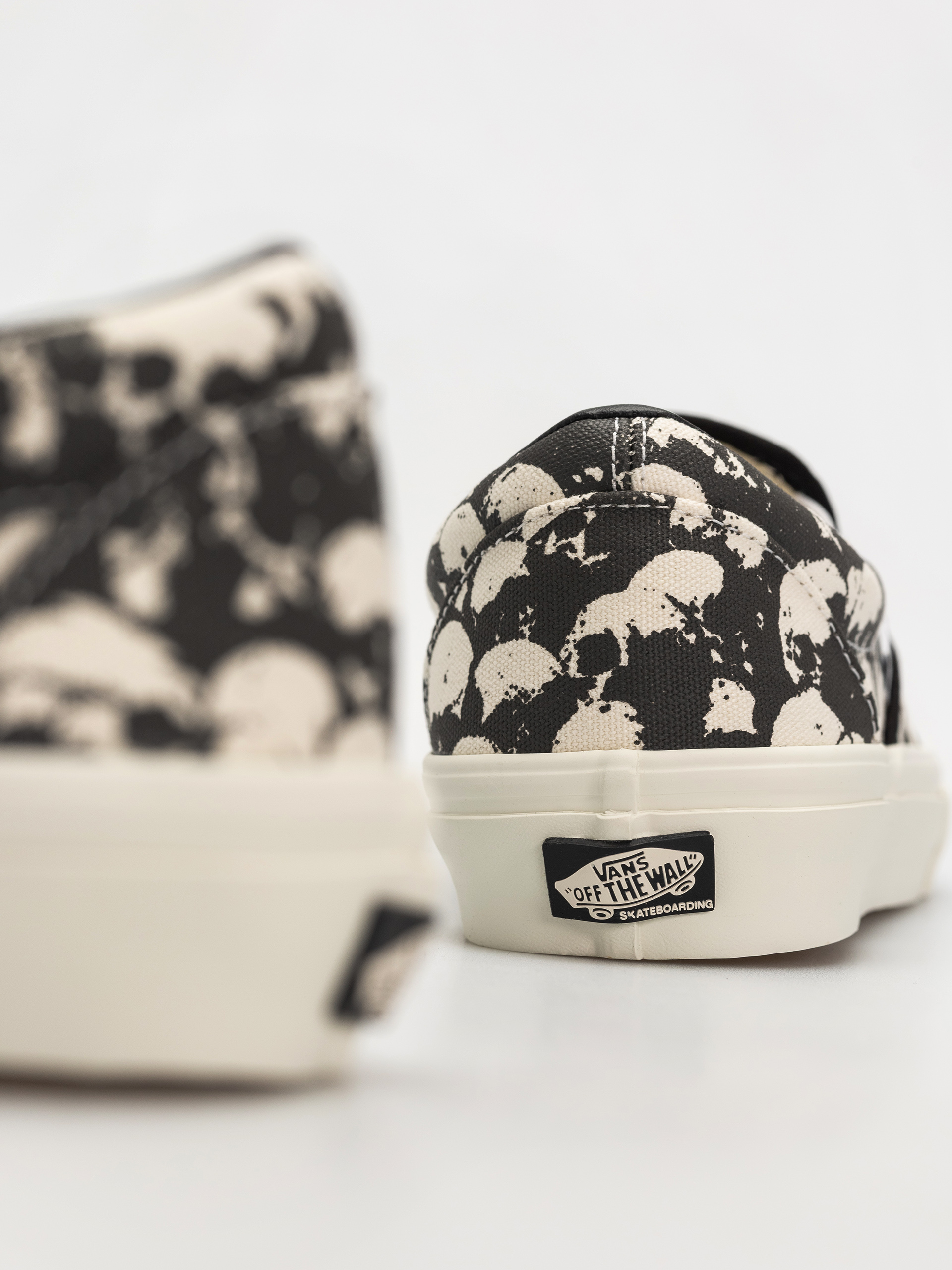 Обувки Vans Skate Slip On (skull pile black/white/gum)