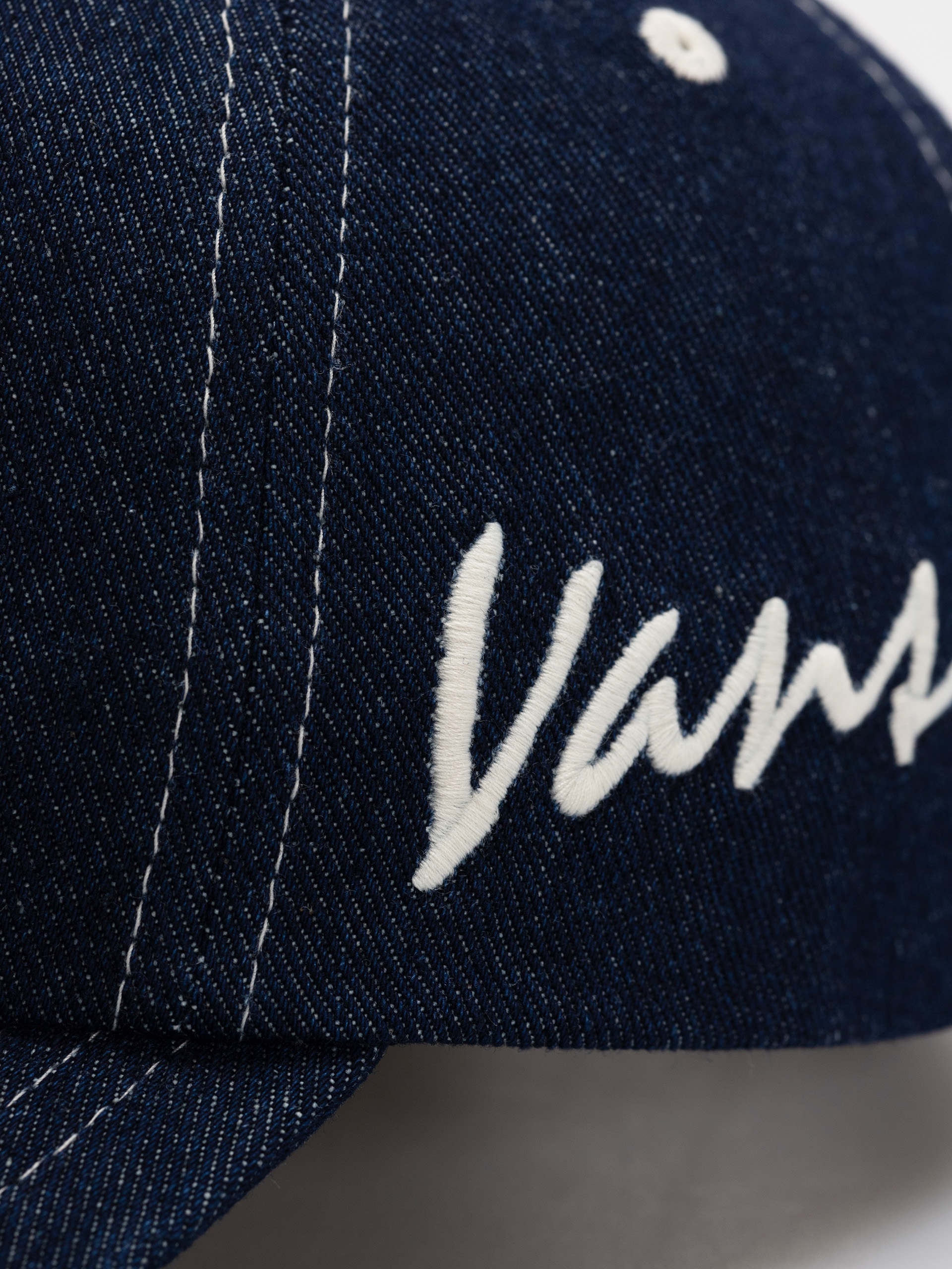 Шапка с козирка Vans Classic Script Curved Bill Jockey (dark denim)