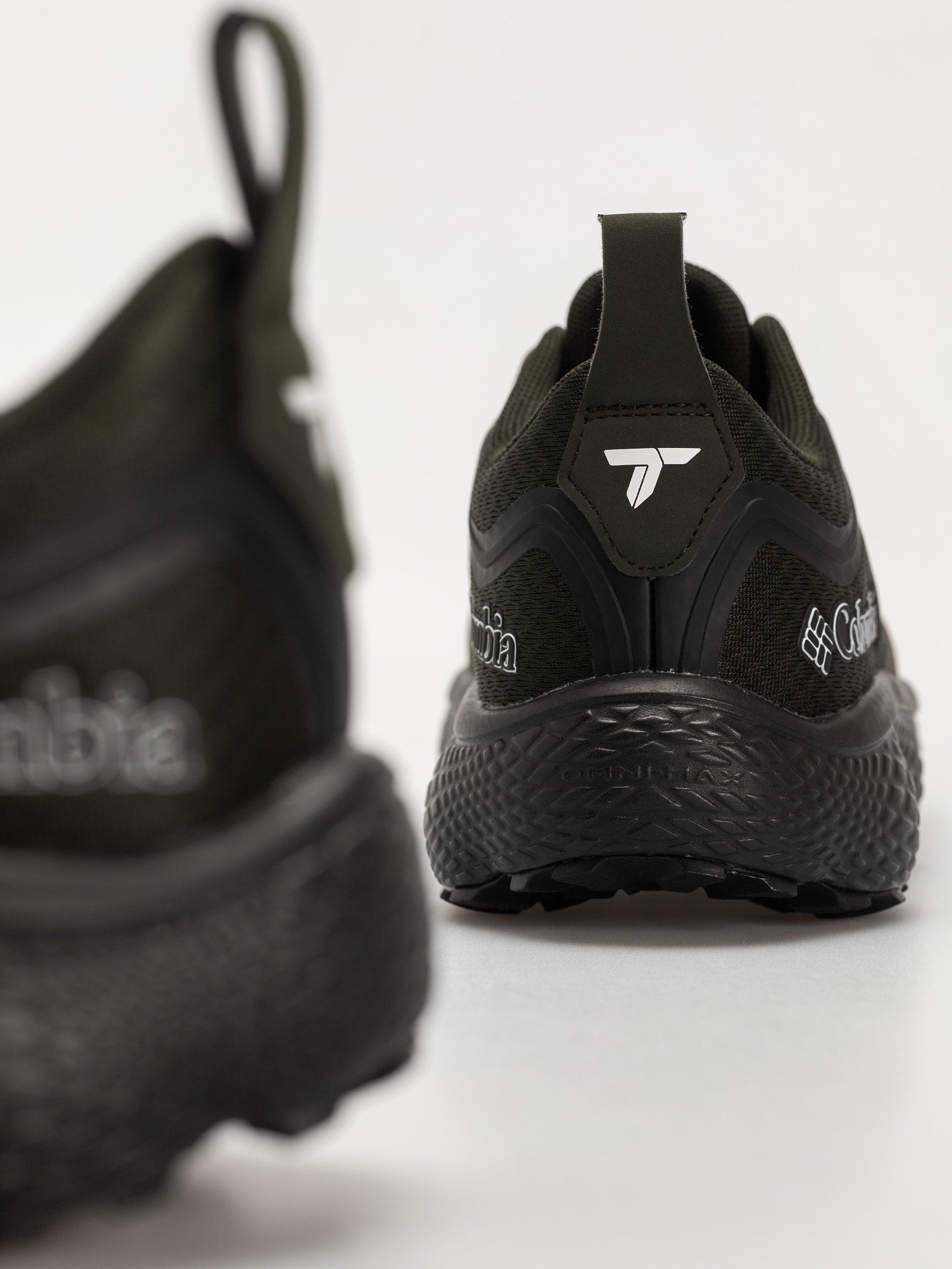 Обувки Columbia Escape Thrive Titanium (nori/white)