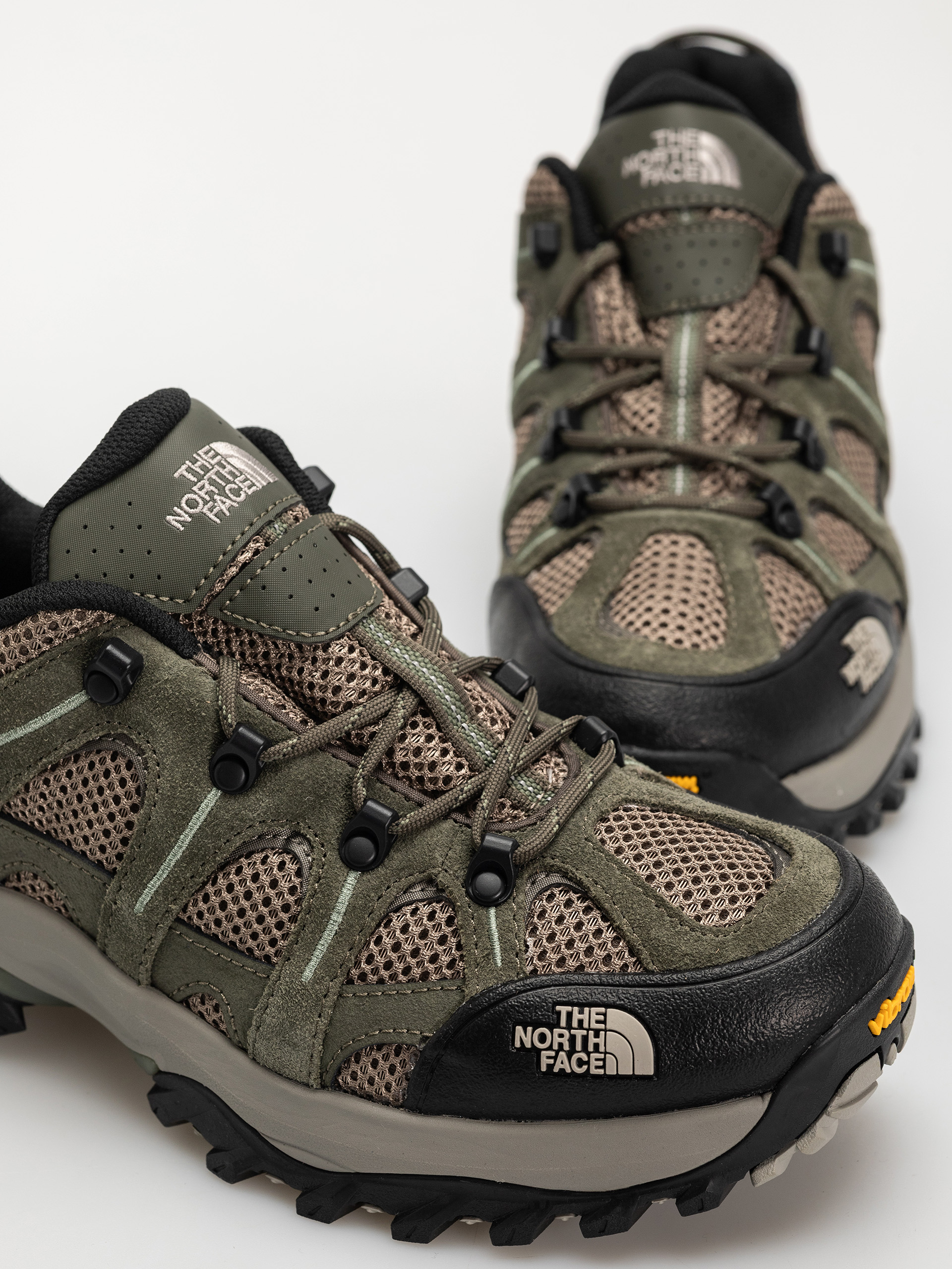 Обувки The North Face Hedgehog 06 Rvst (new taupe green/bark mi)