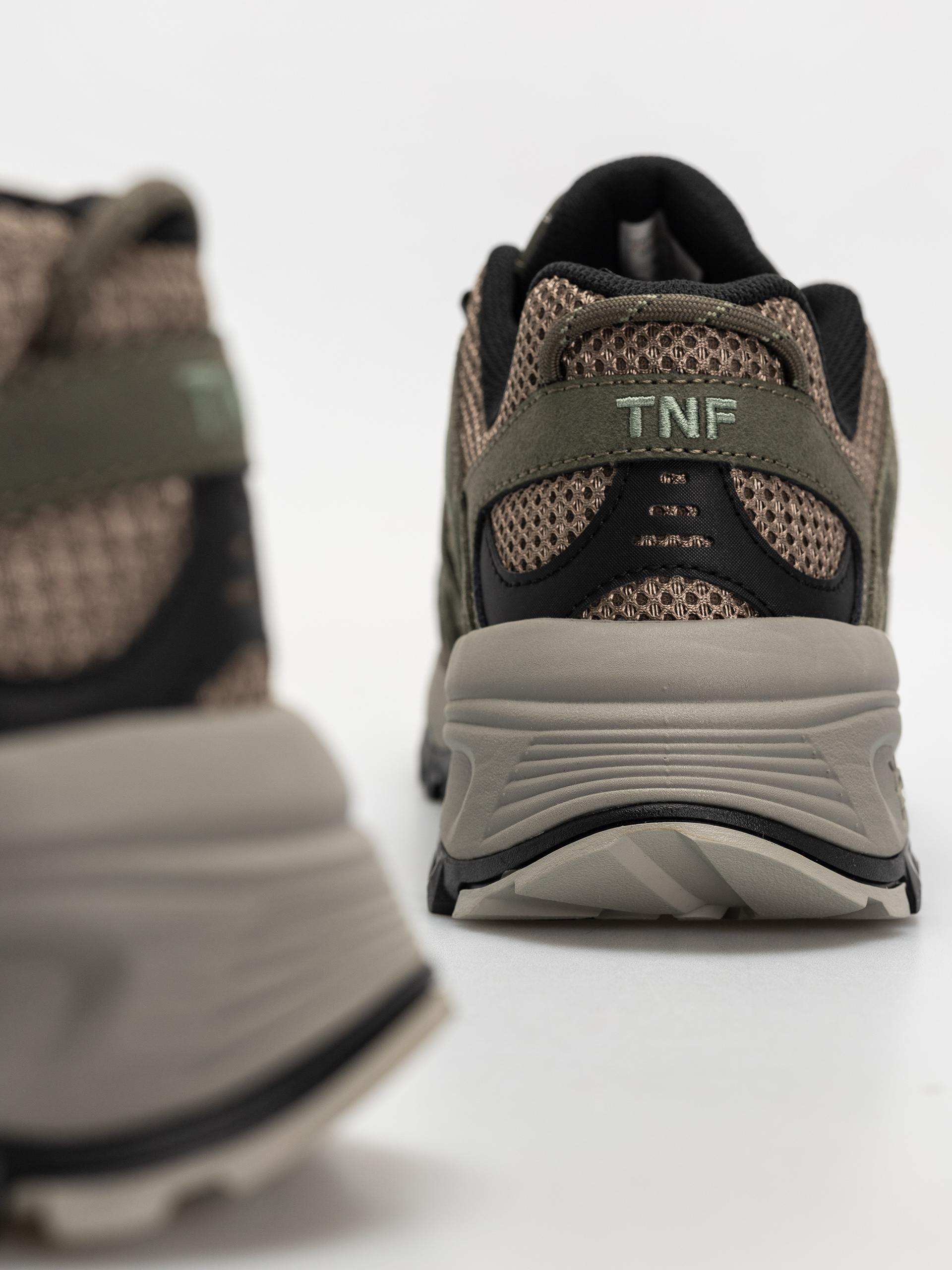 Обувки The North Face Hedgehog 06 Rvst (new taupe green/bark mi)