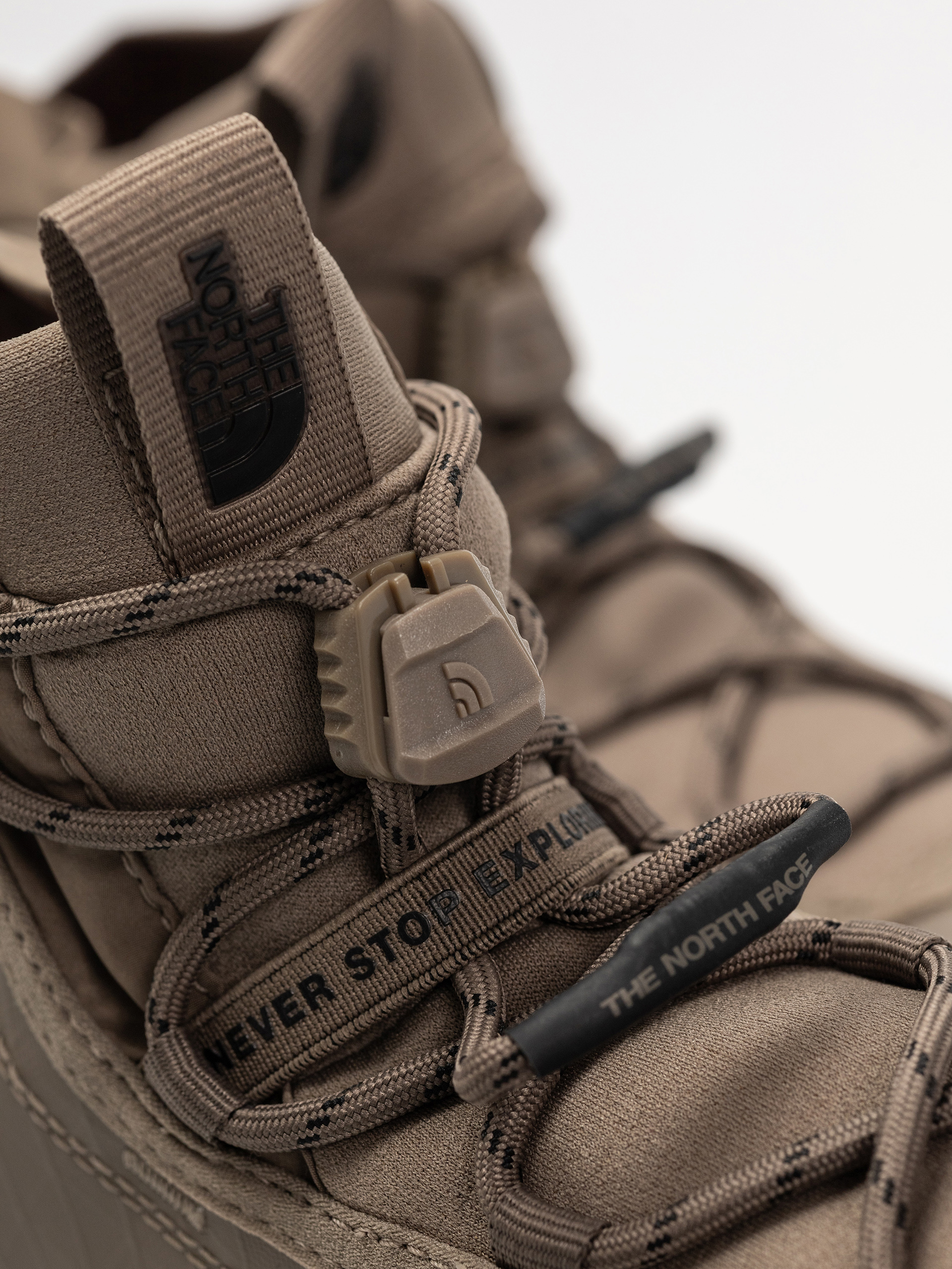 Обувки The North Face Base Camp 100 Wp (mocha brown/mocha brown)